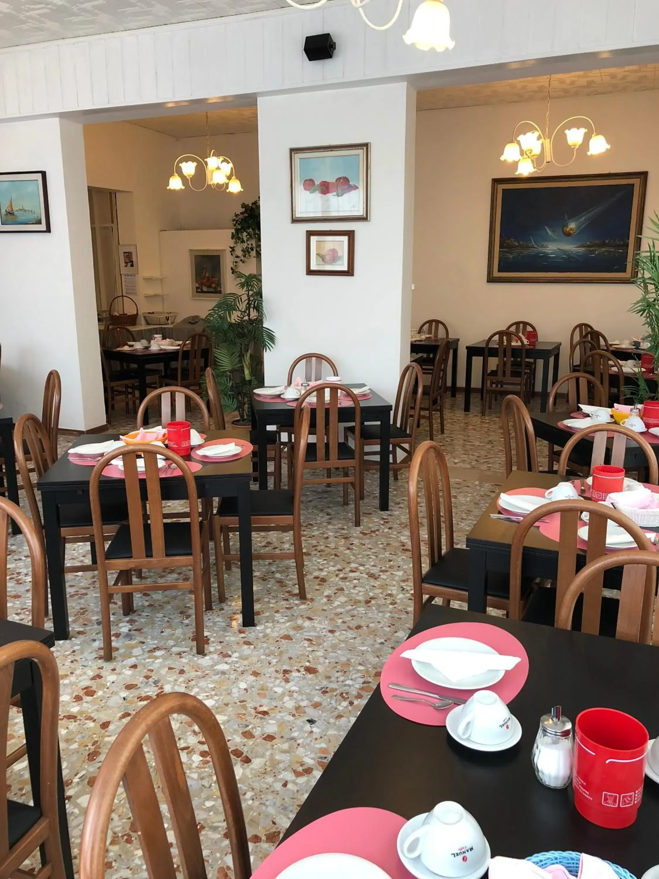 Breakfast, Restaurant/Places to Eat in Hotel Marlisa Pier