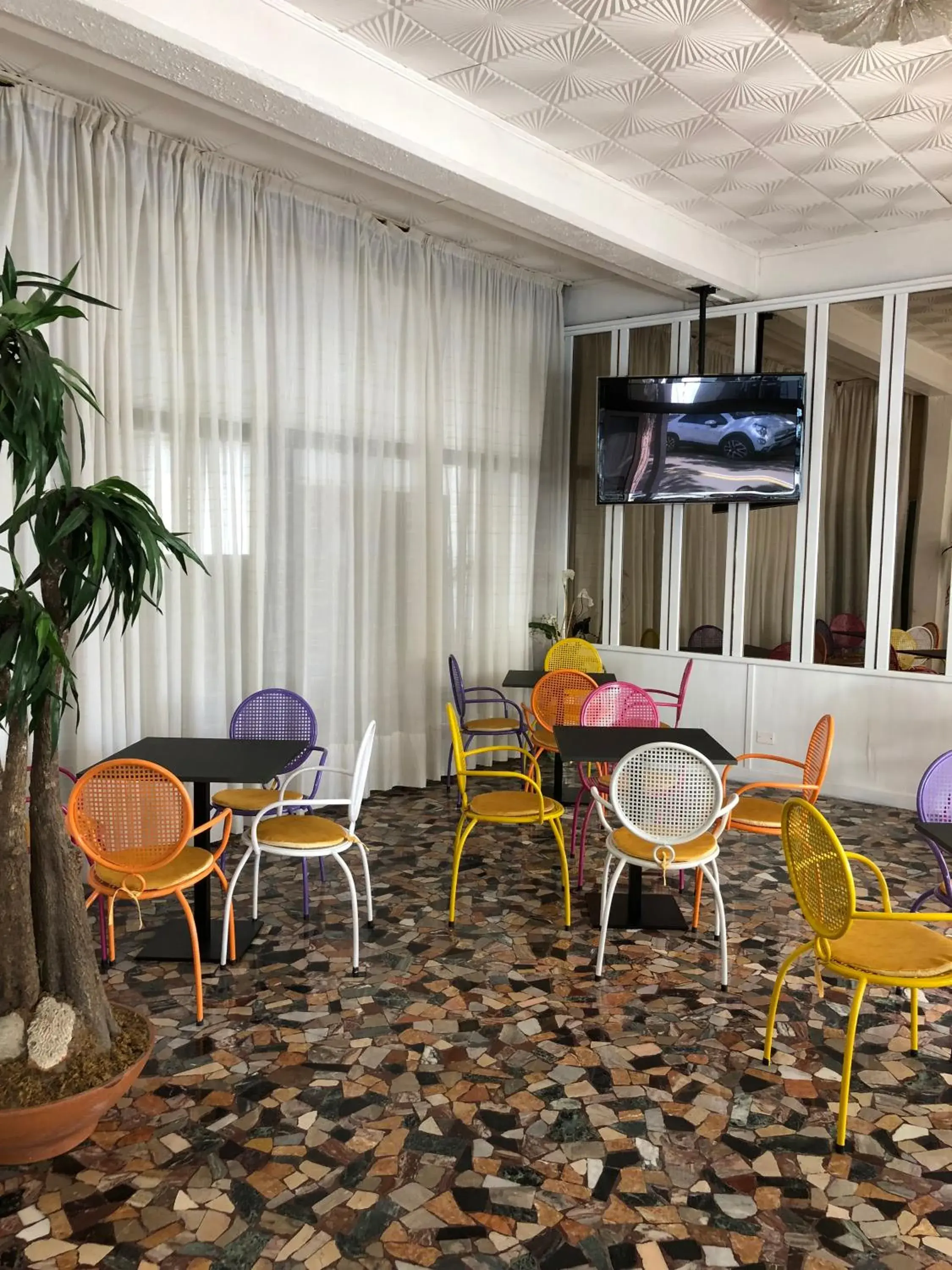 Communal lounge/ TV room in Hotel Marlisa Pier