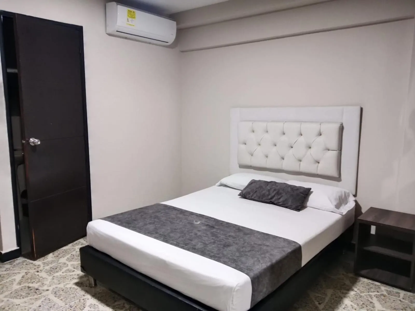 Bed in Hotel Palermo Real