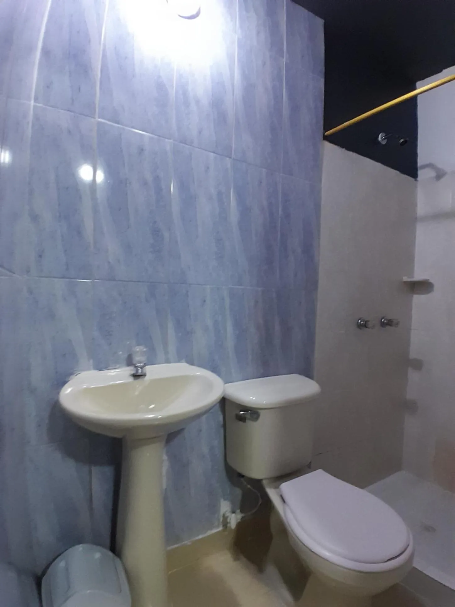 Shower in Hotel Palermo Real