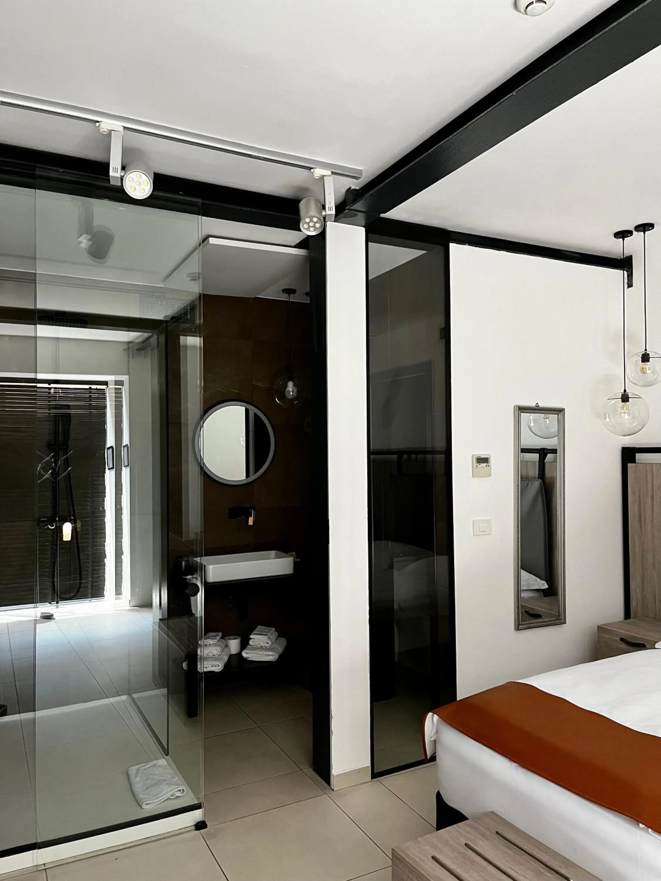 Shower, Bed in VENEZIANA Boutique Hotel Superior
