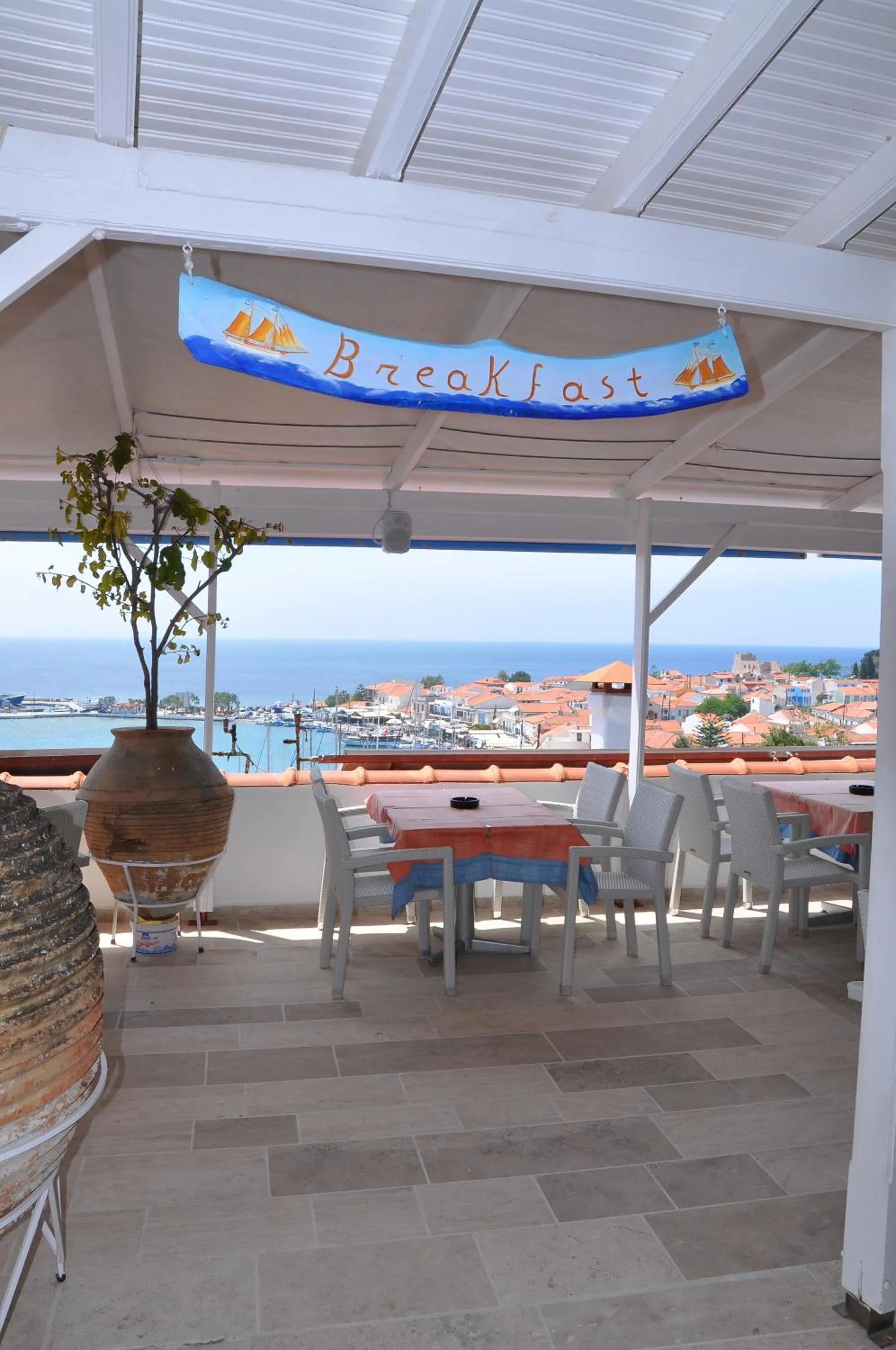 Remezzo Hotel & Studios