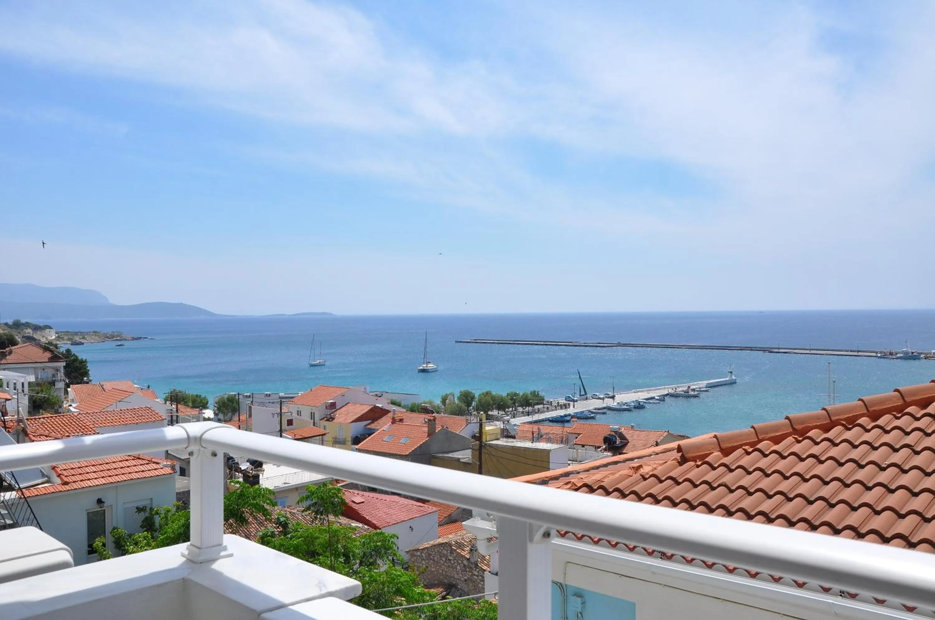 Remezzo Hotel & Studios
