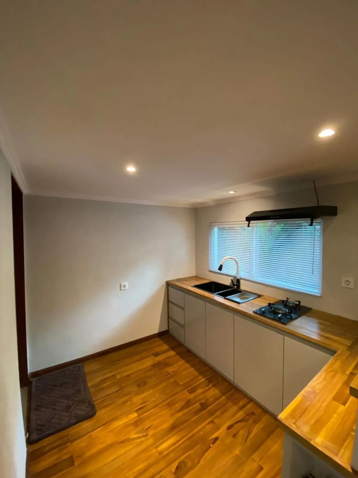 Kitchen or kitchenette in Sutji living