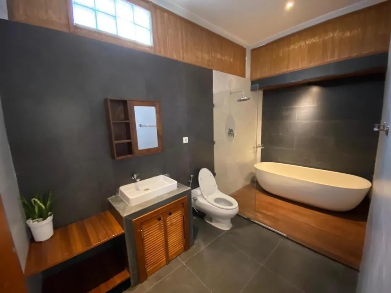 Toilet in Sutji living