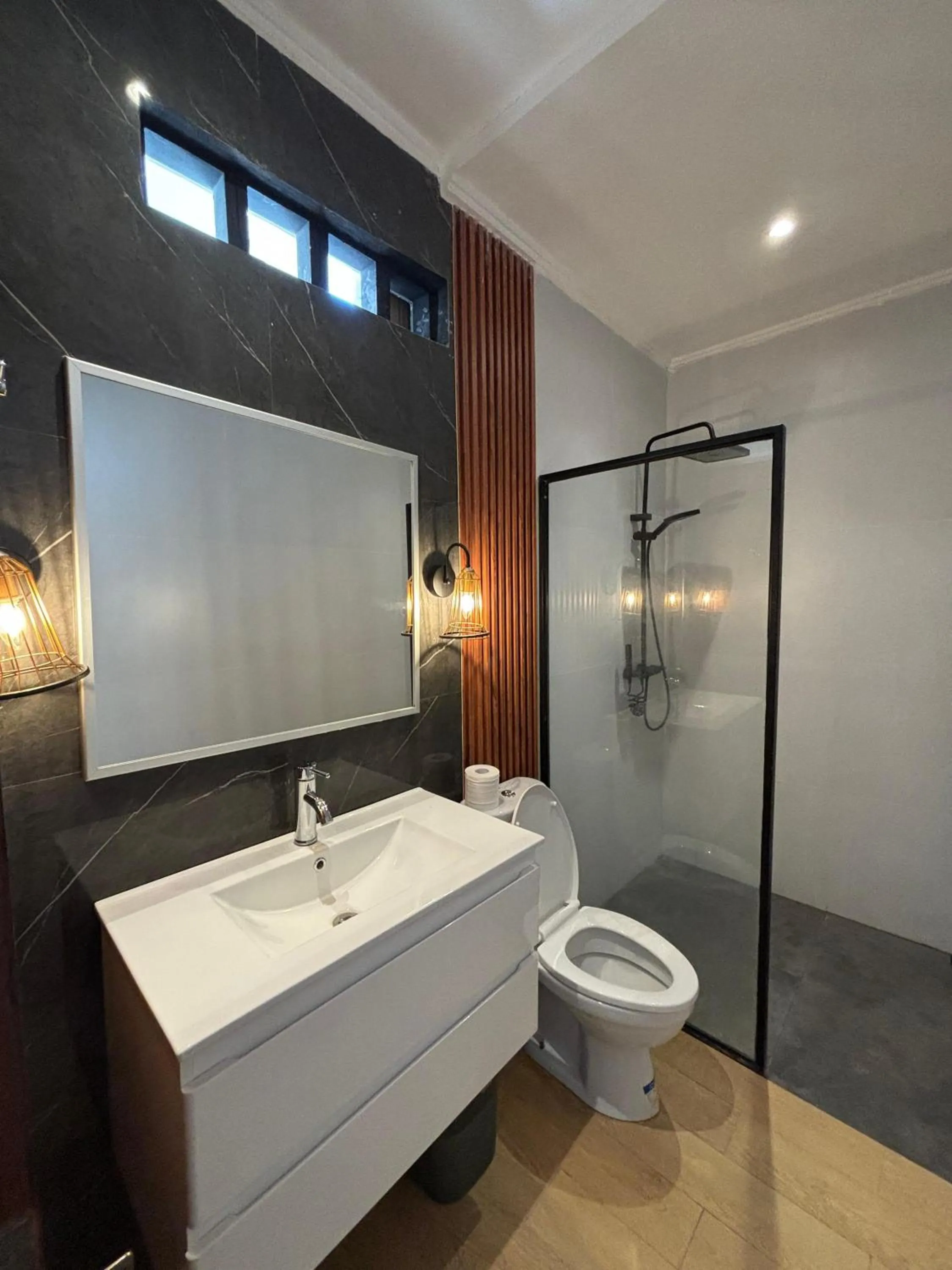 Shower in Sutji living