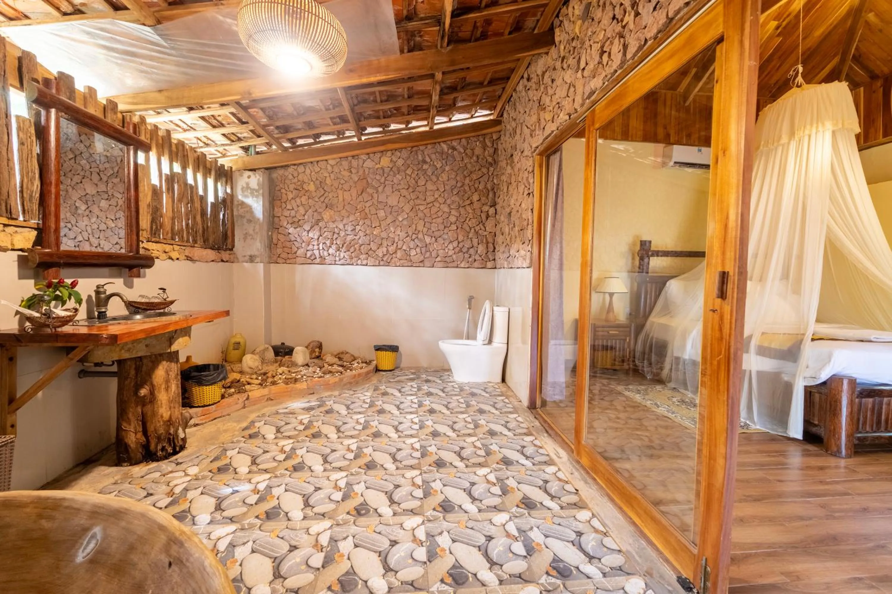 Bathroom, Bed in Chez Carole Beach Resort Phu Quoc