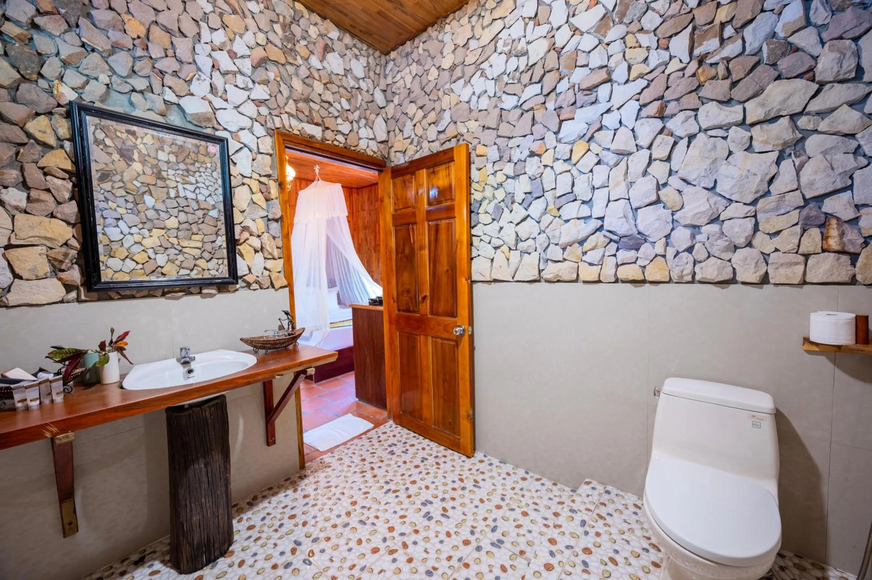 Bathroom in Chez Carole Beach Resort Phu Quoc