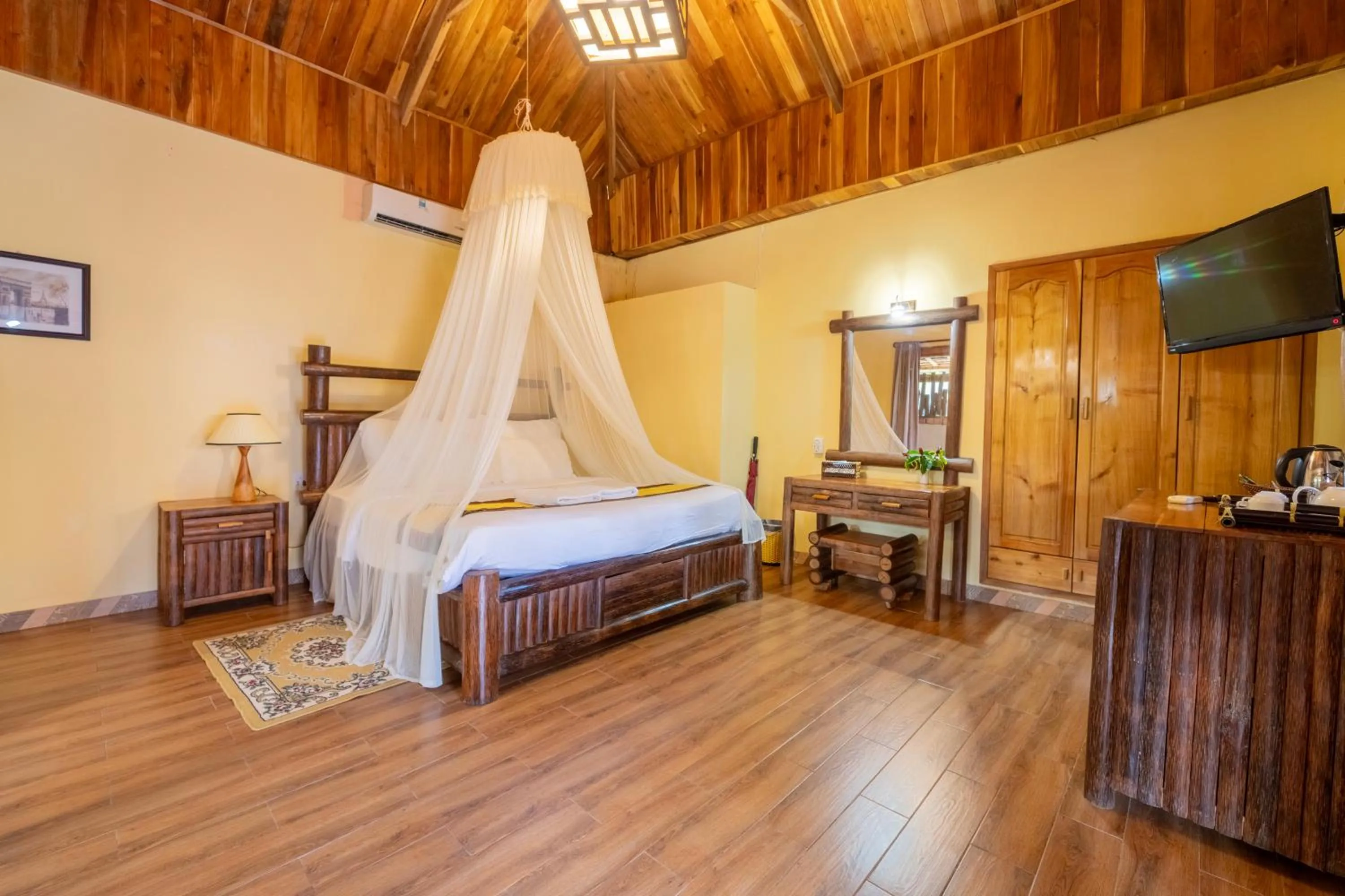 Bedroom, Bed in Chez Carole Beach Resort Phu Quoc