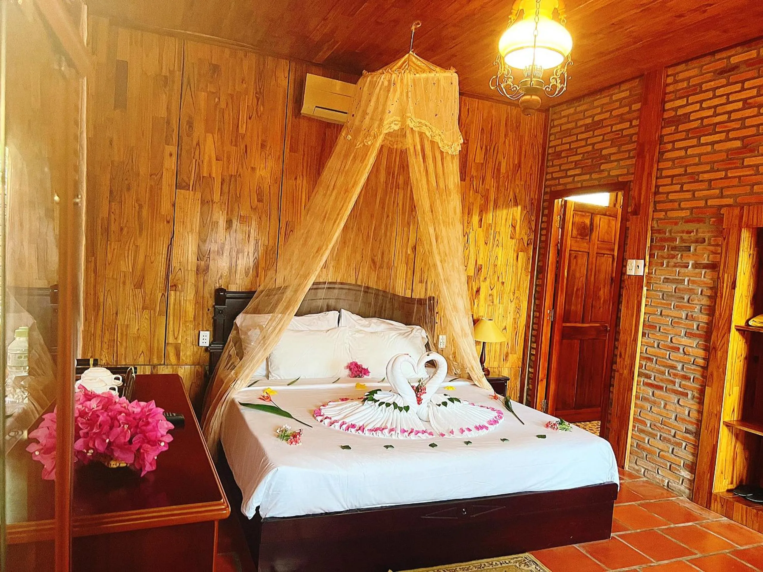 Bedroom, Bed in Chez Carole Beach Resort Phu Quoc