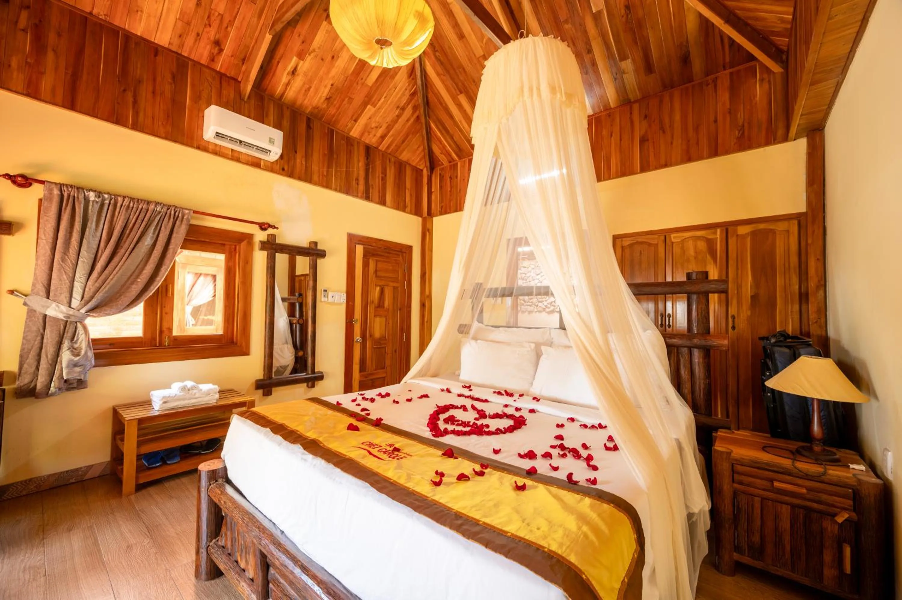 Bedroom, Bed in Chez Carole Beach Resort Phu Quoc