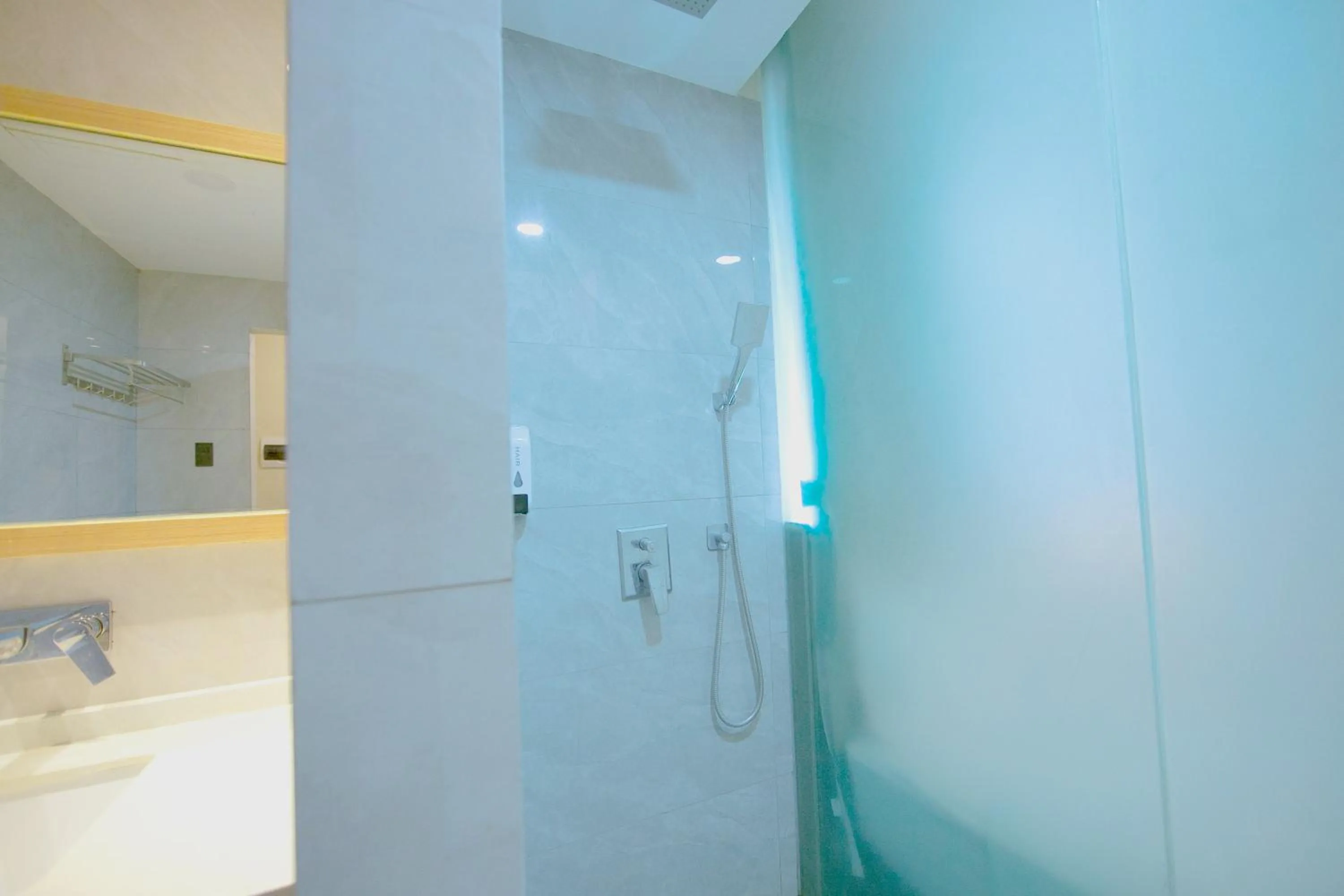 Shower in Marianne Suites El Nido