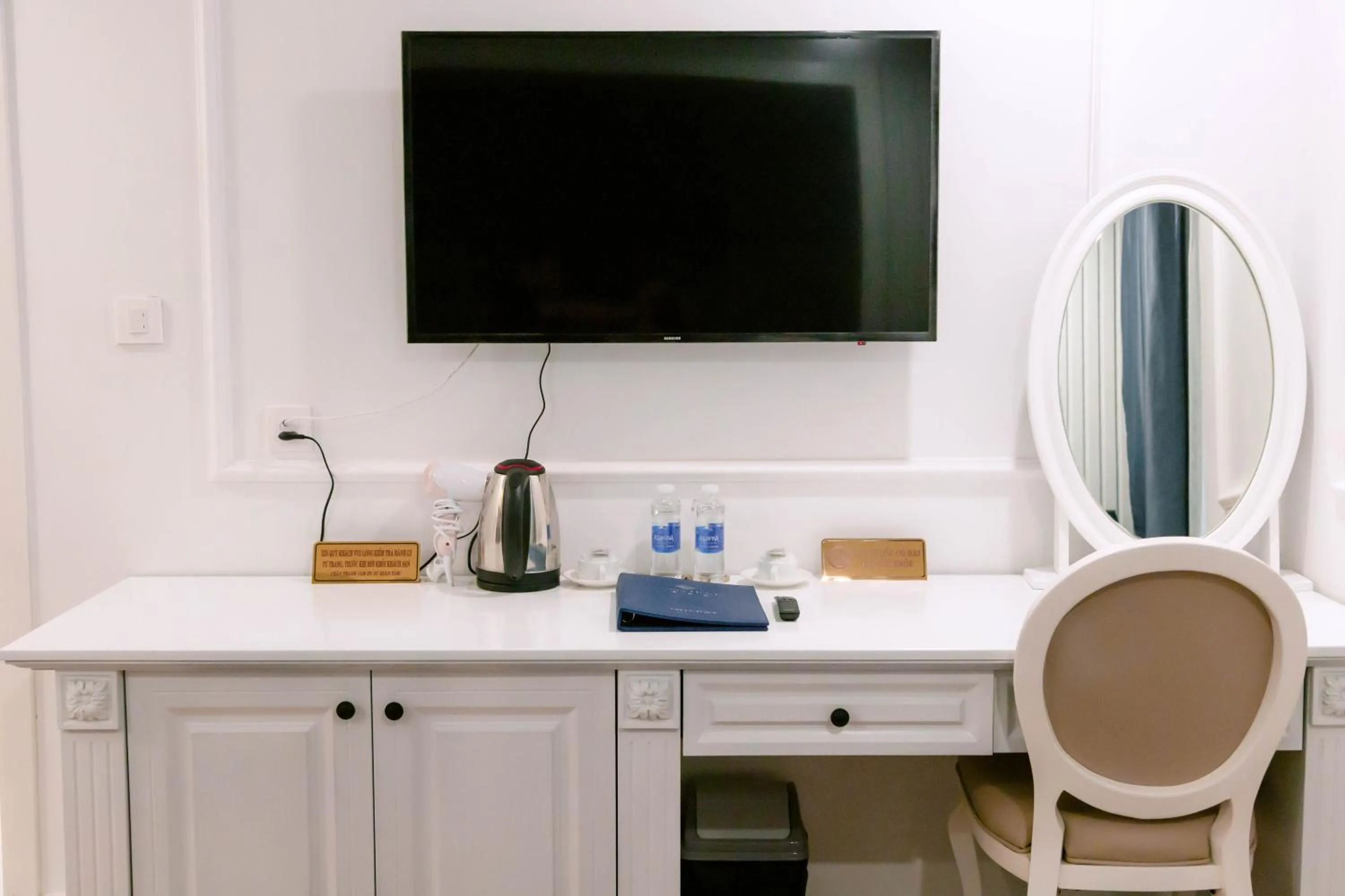 TV and multimedia in Senior Hotel 2