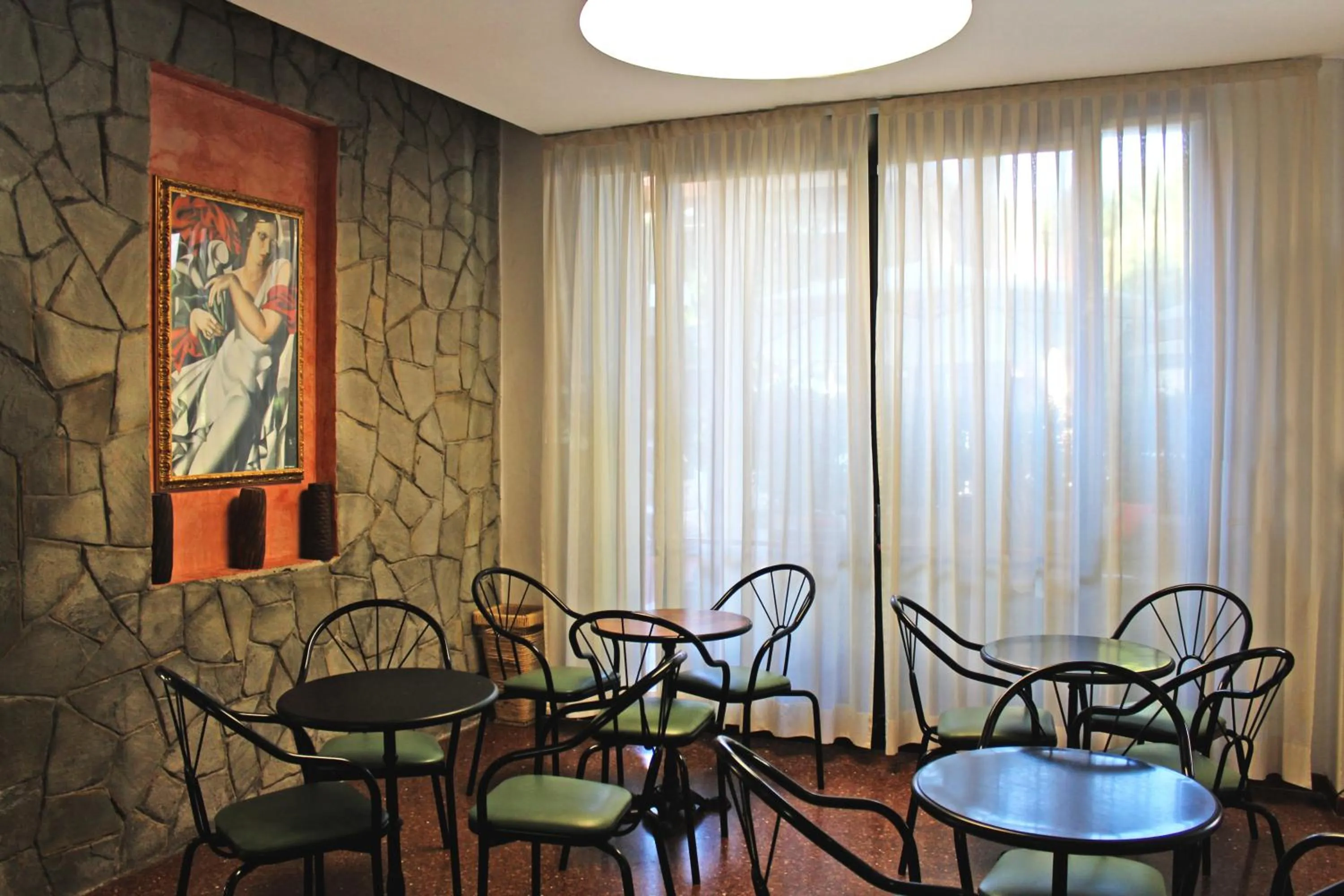 Communal lounge/ TV room in Hotel New Primula