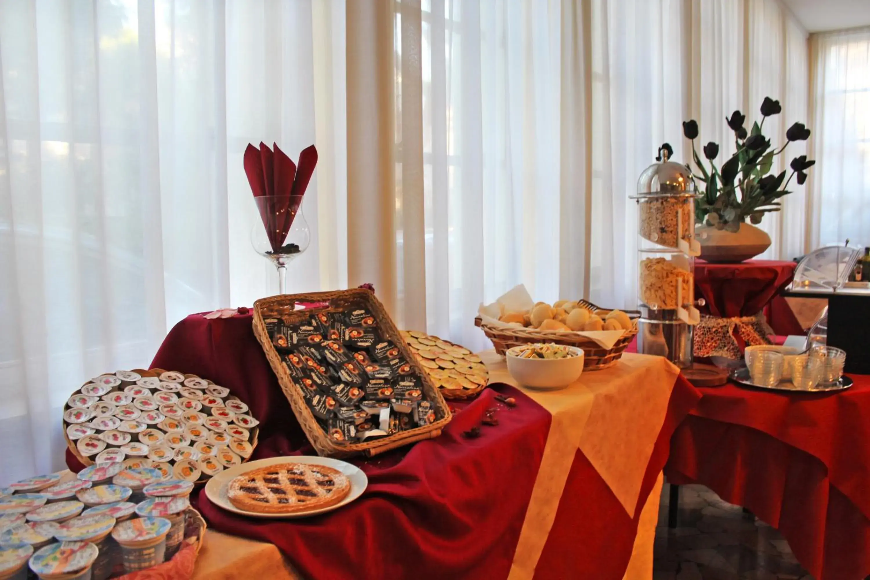 Breakfast, Seating Area in Hotel New Primula