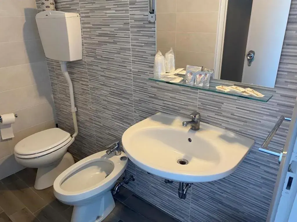 Toilet, Bathroom in Hotel New Primula