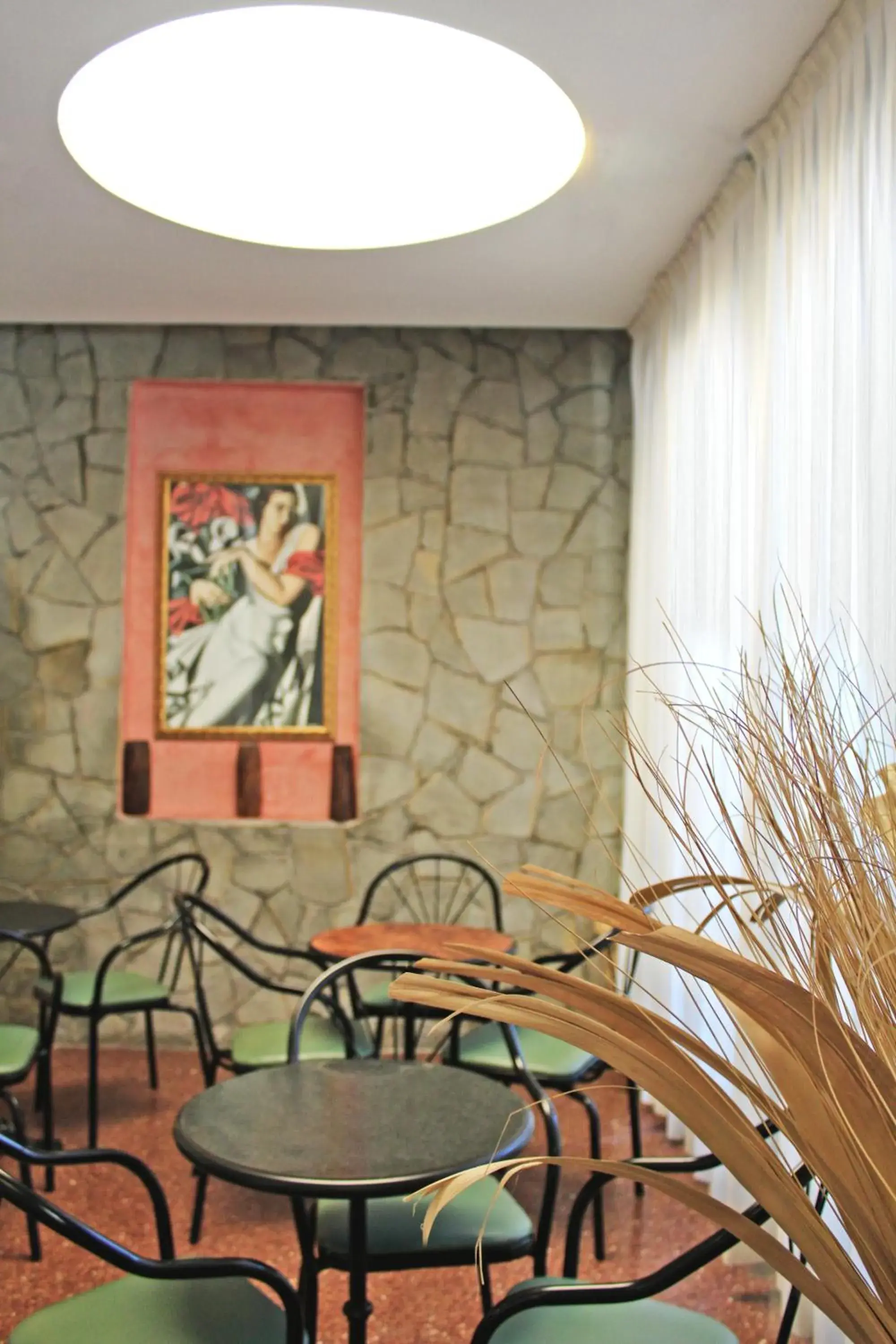 Communal lounge/ TV room in Hotel New Primula