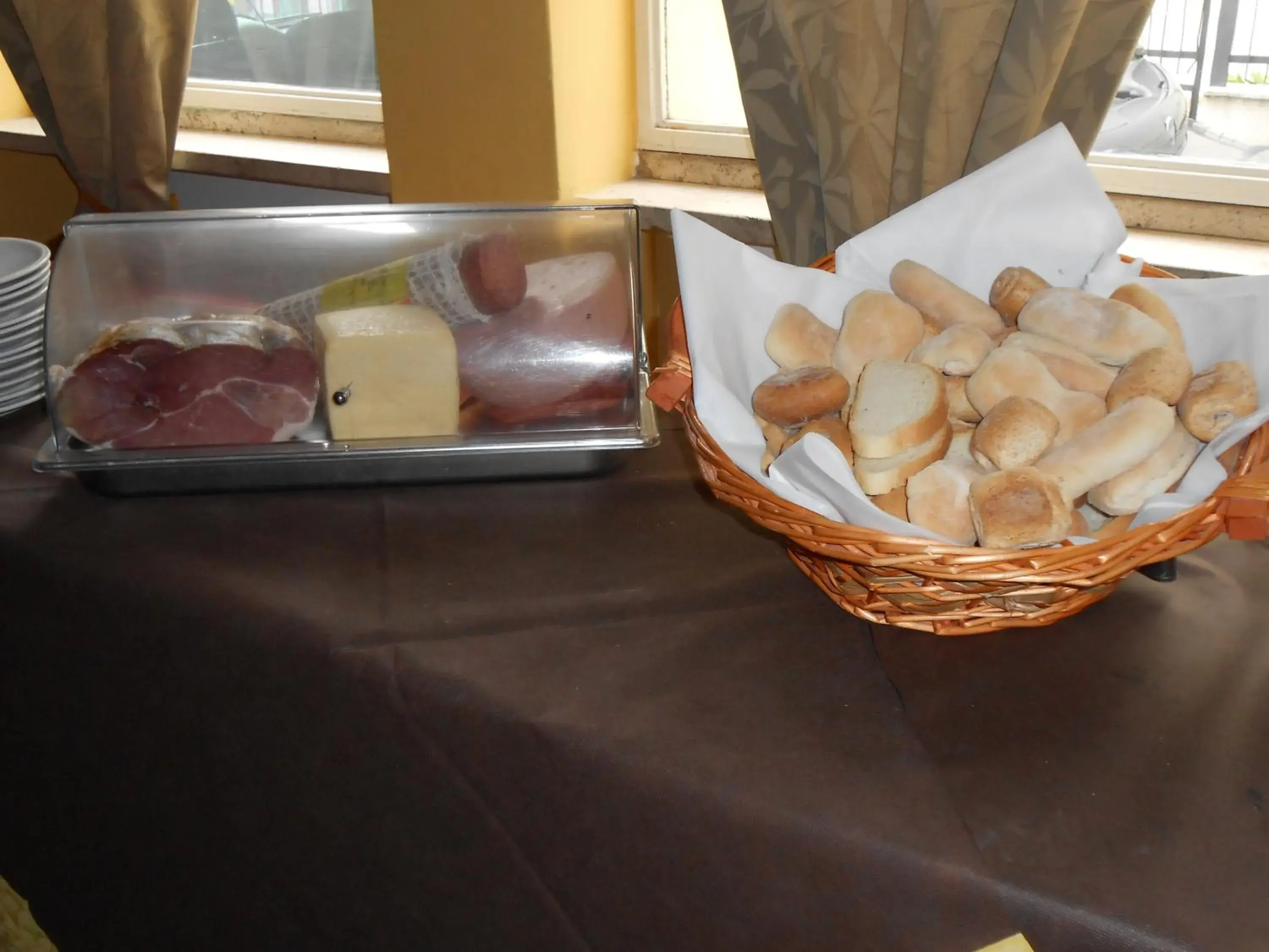 Buffet breakfast, Food in Hotel New Primula