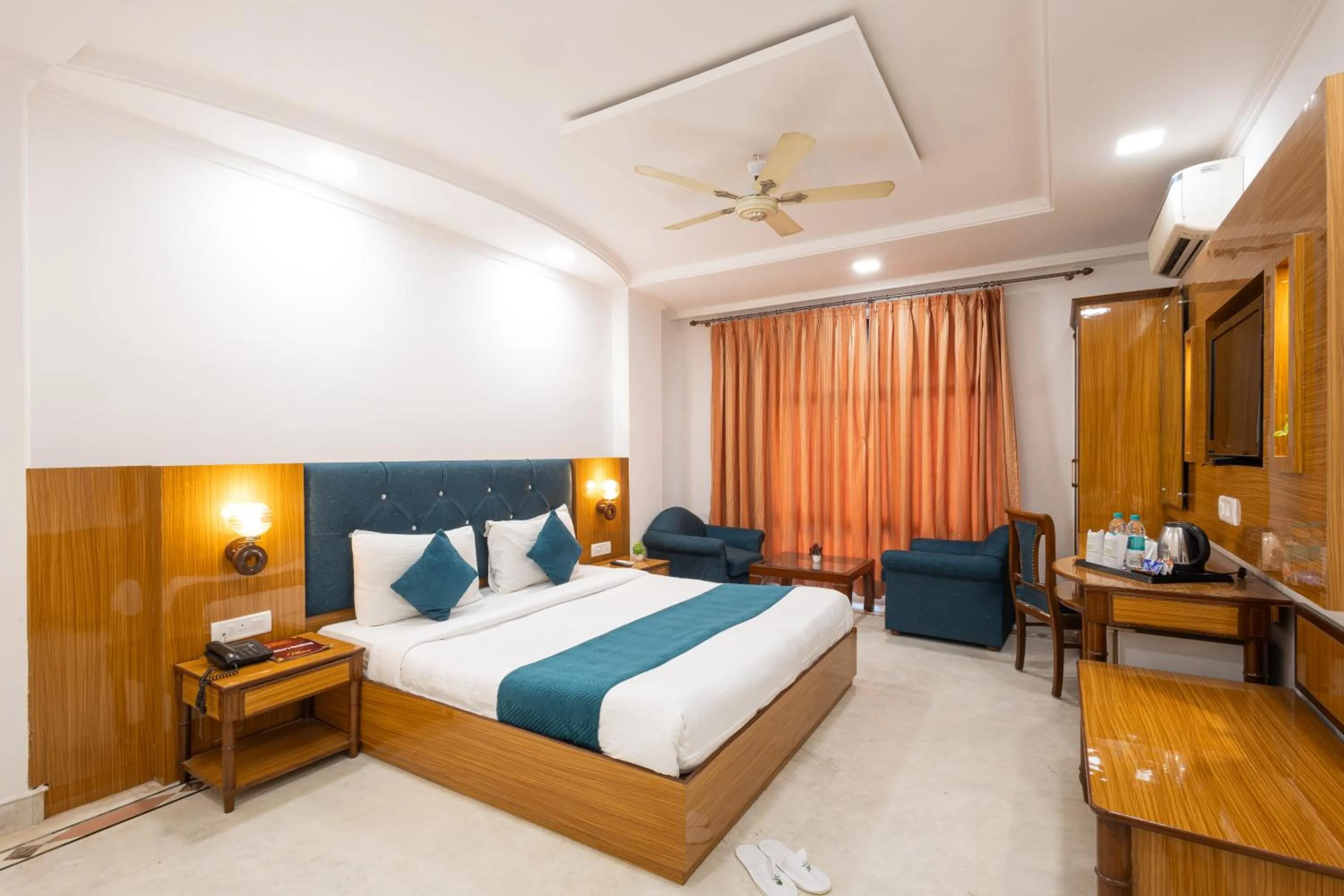 TV and multimedia, Bed in Hotel Panickers Residency - Near Ganga Ram & BLK Hospital - Karol Bagh