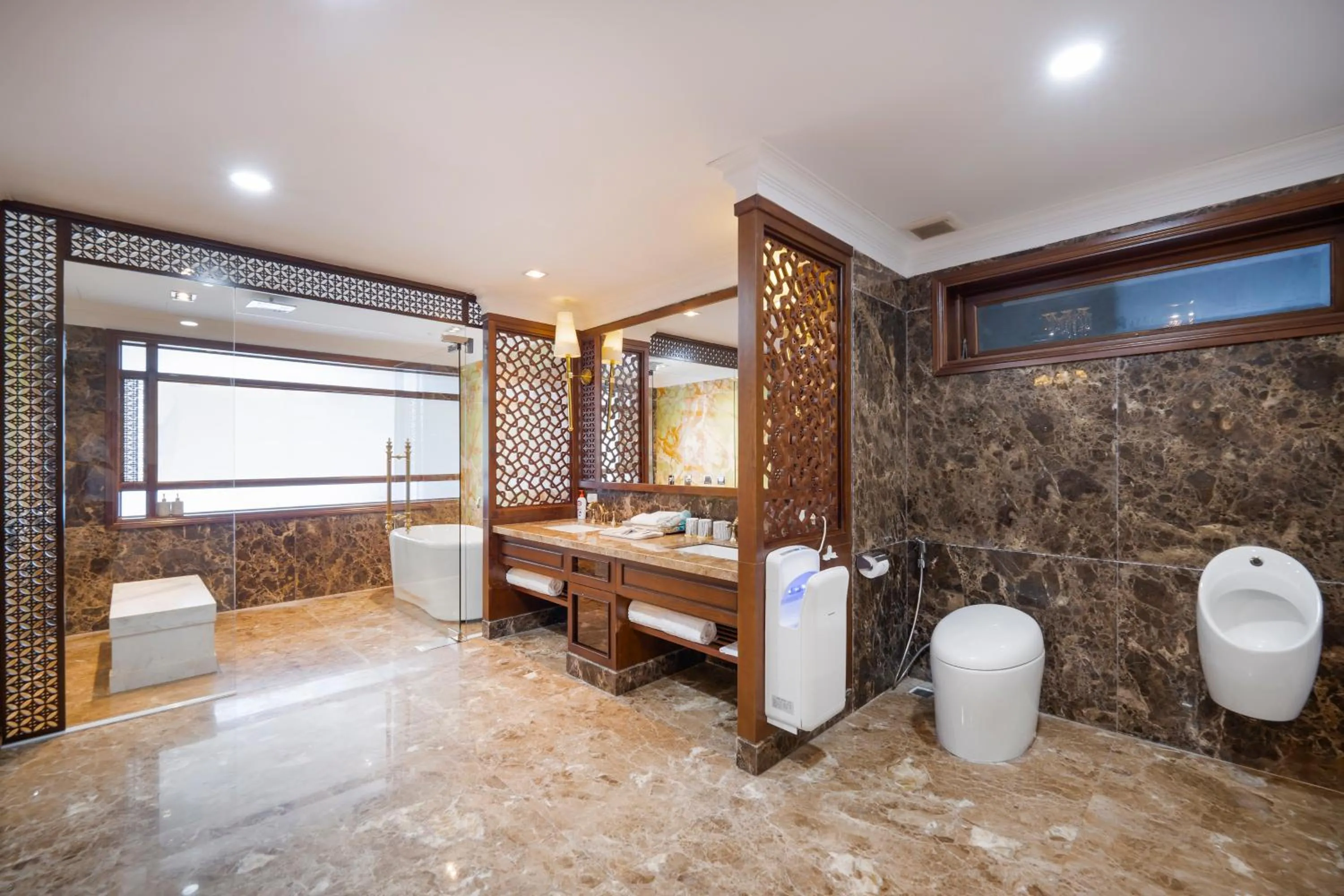 Toilet in Minh Toan Galaxy Hotel