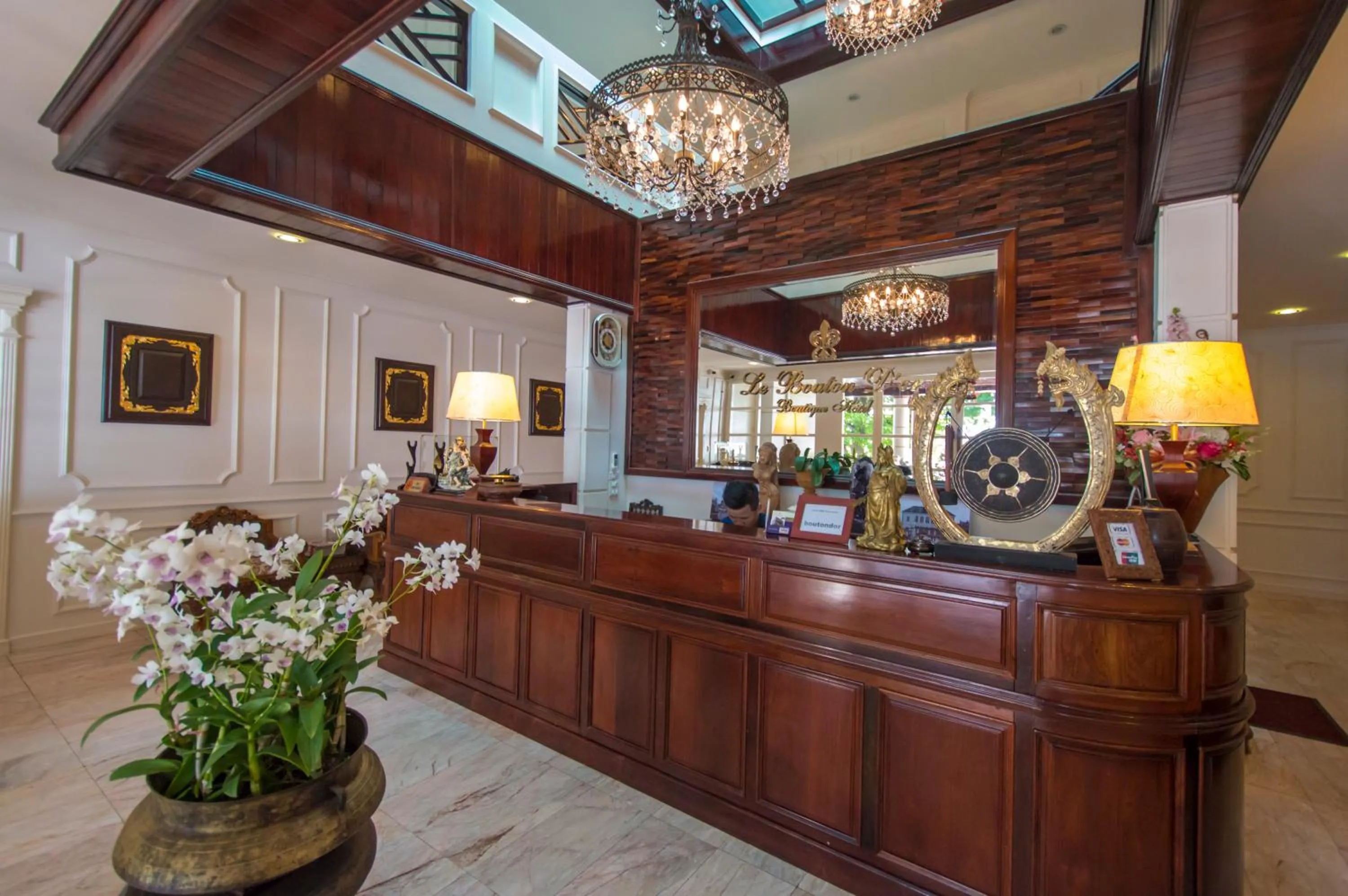 Lobby or reception in Le Bouton D'or Boutique Hotel