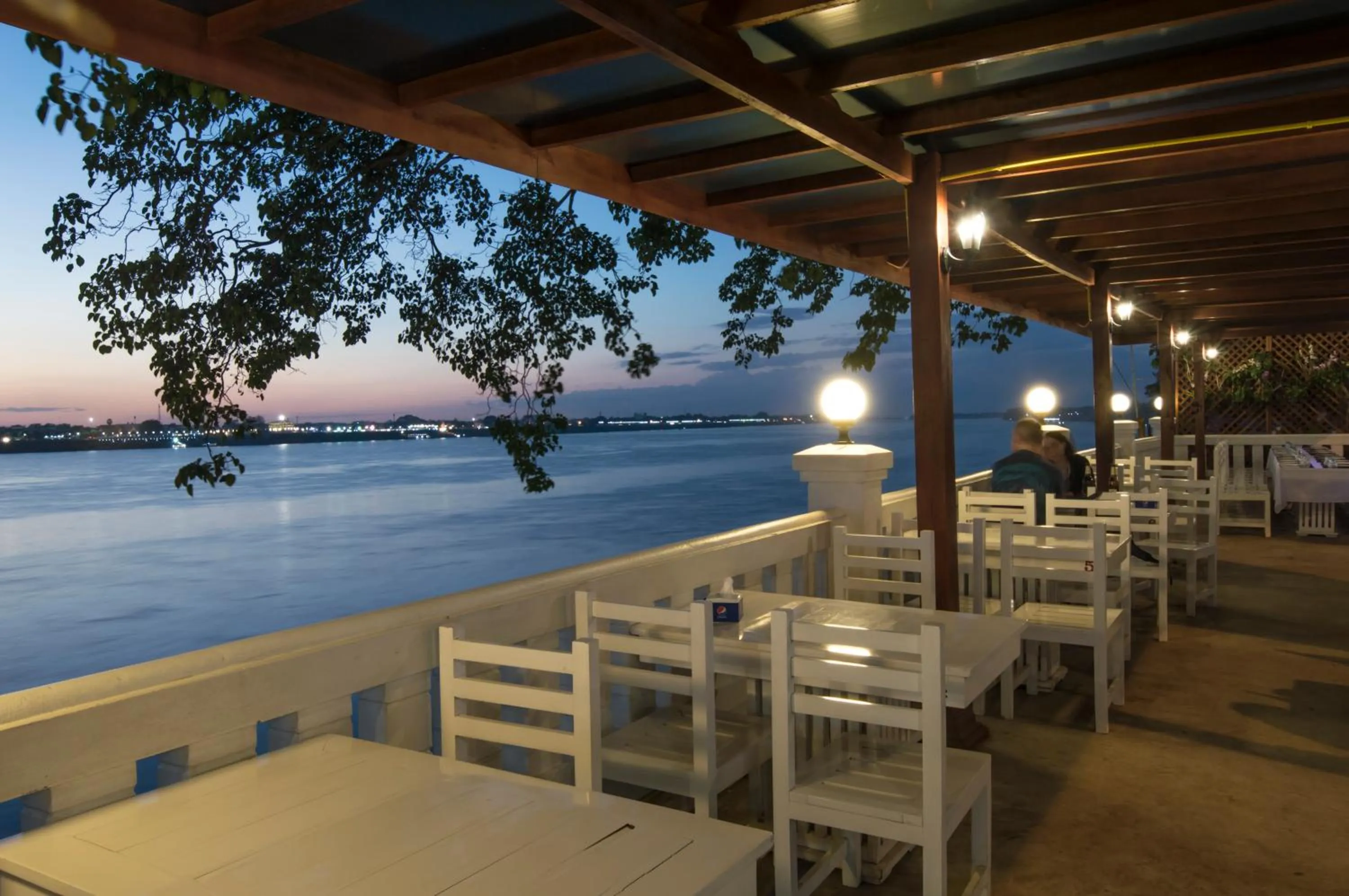 Restaurant/places to eat in Le Bouton D'or Boutique Hotel