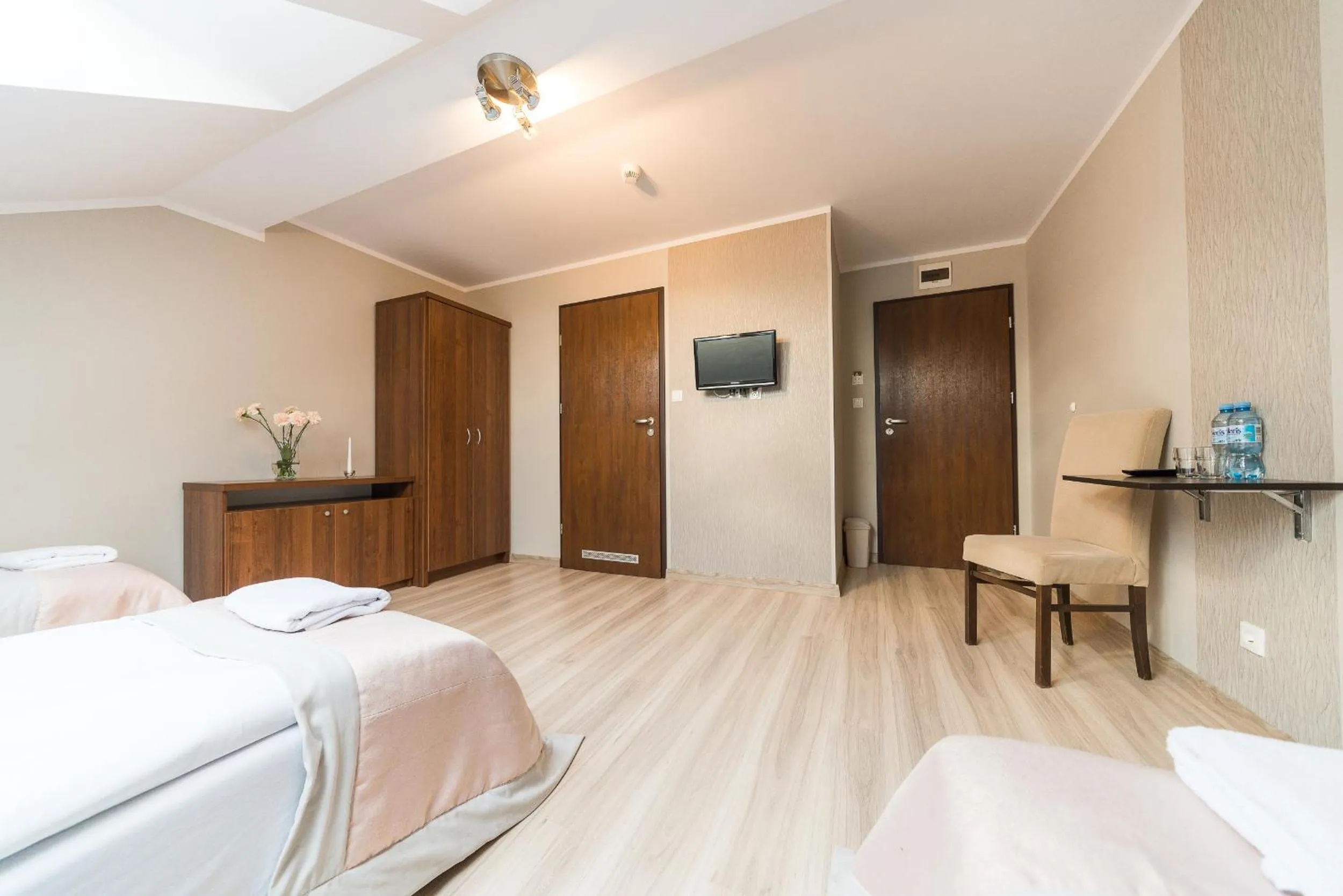 Photo of the whole room, Bed in Dworek Rajska Góra