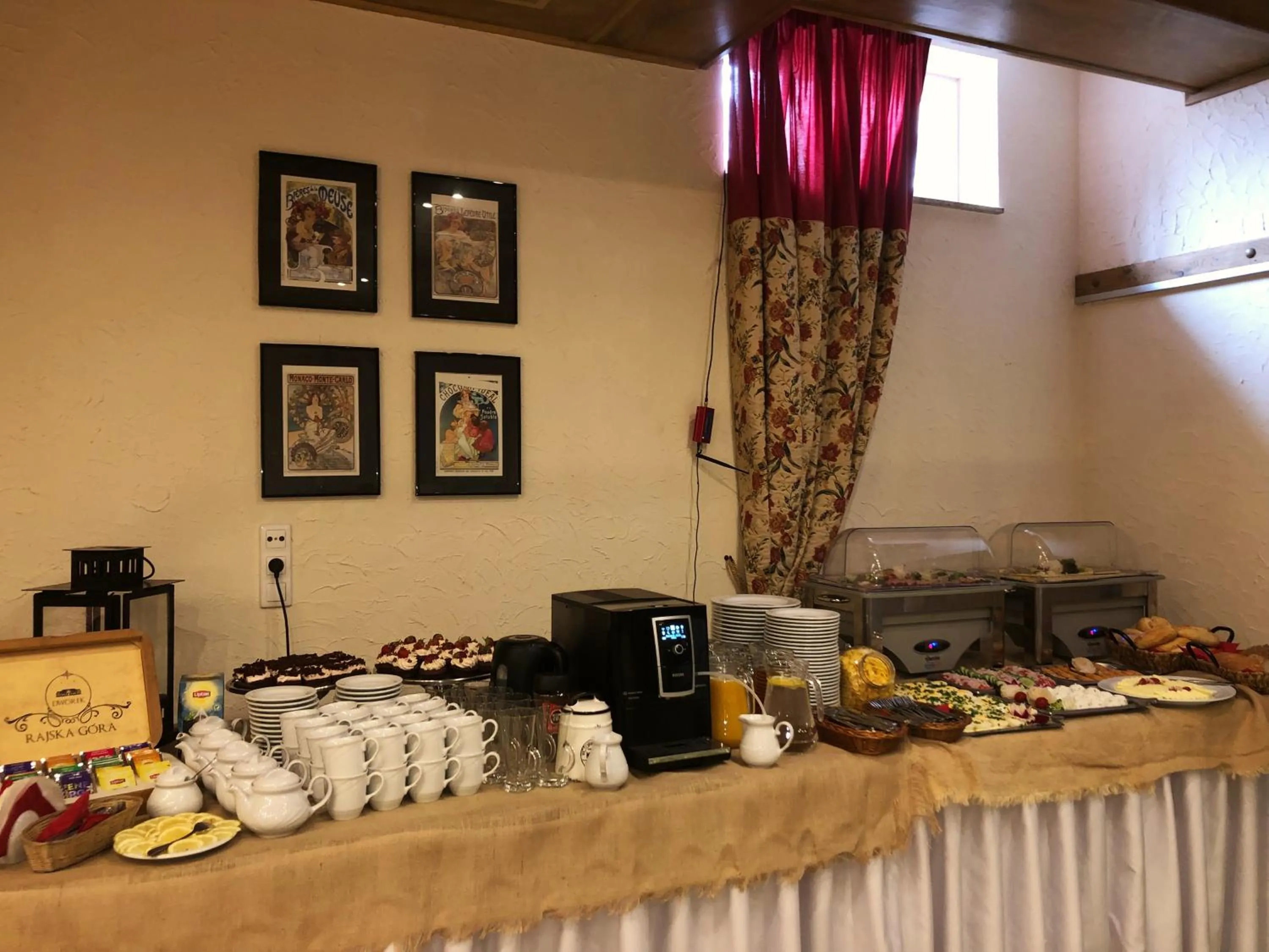 Buffet breakfast in Dworek Rajska Góra