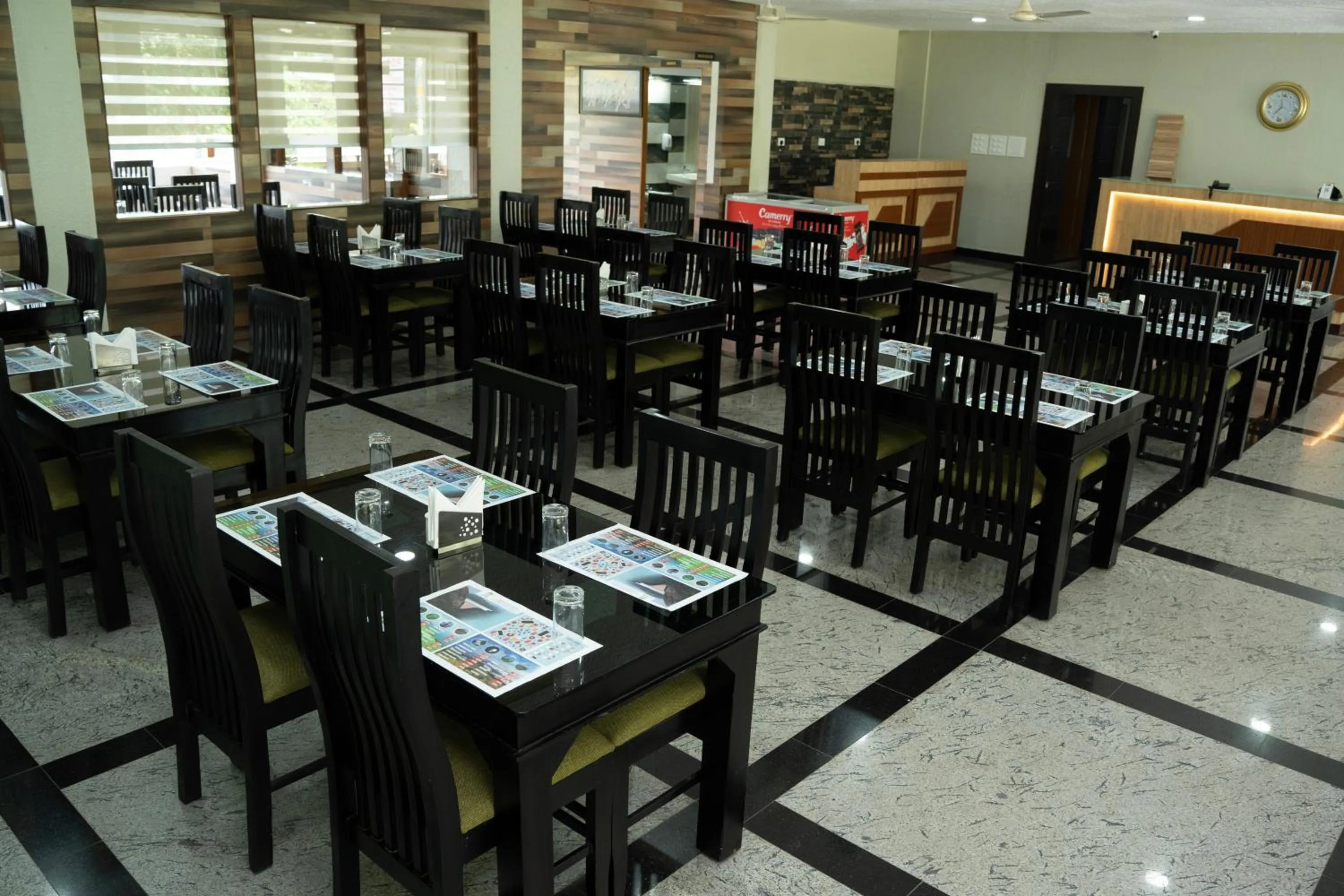 Restaurant/places to eat in Hotel Idukki Castle