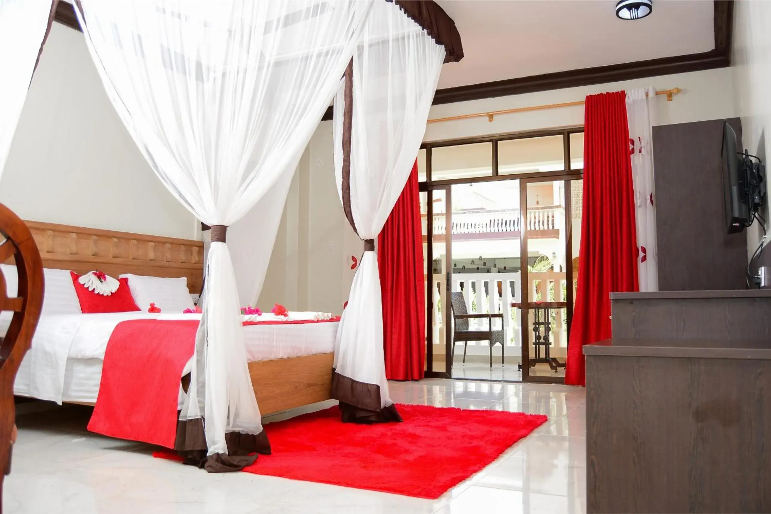 Superior King Room in White Peacock Resort Mtwapa Superior King Room in White Peacock Resort Mtwapa