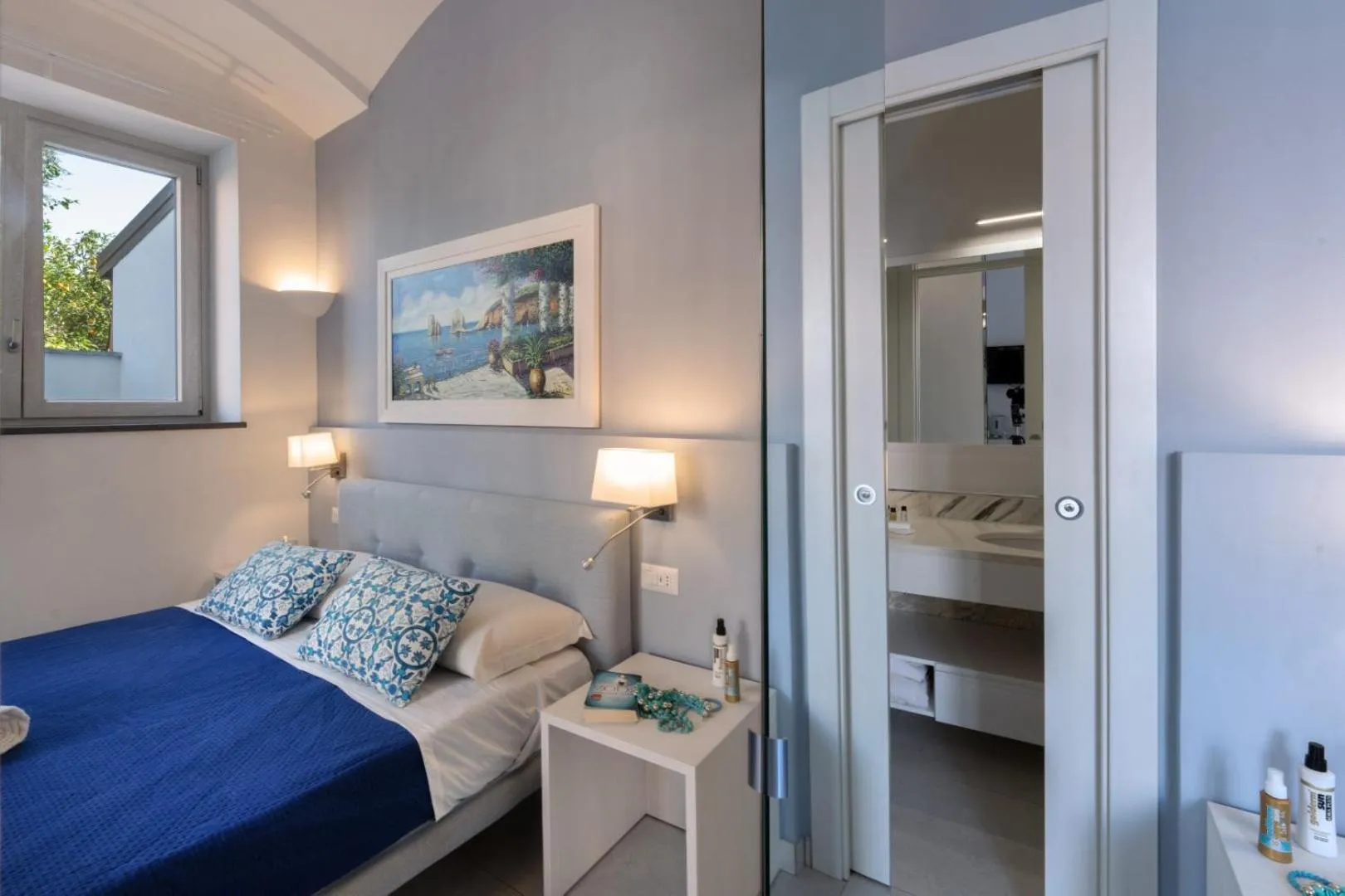 Bed in Villa Emanuel White