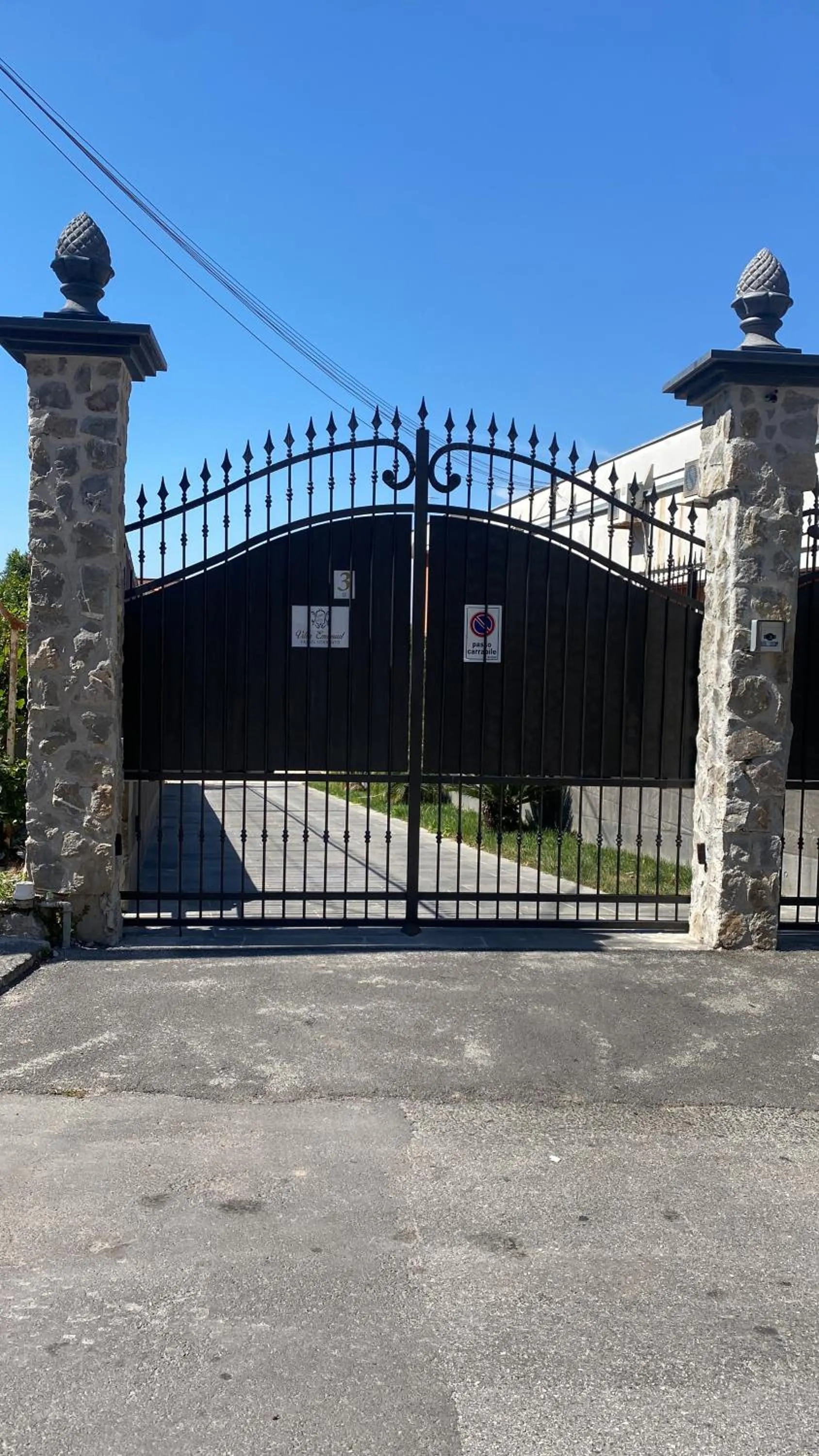 Property building in Villa Emanuel White