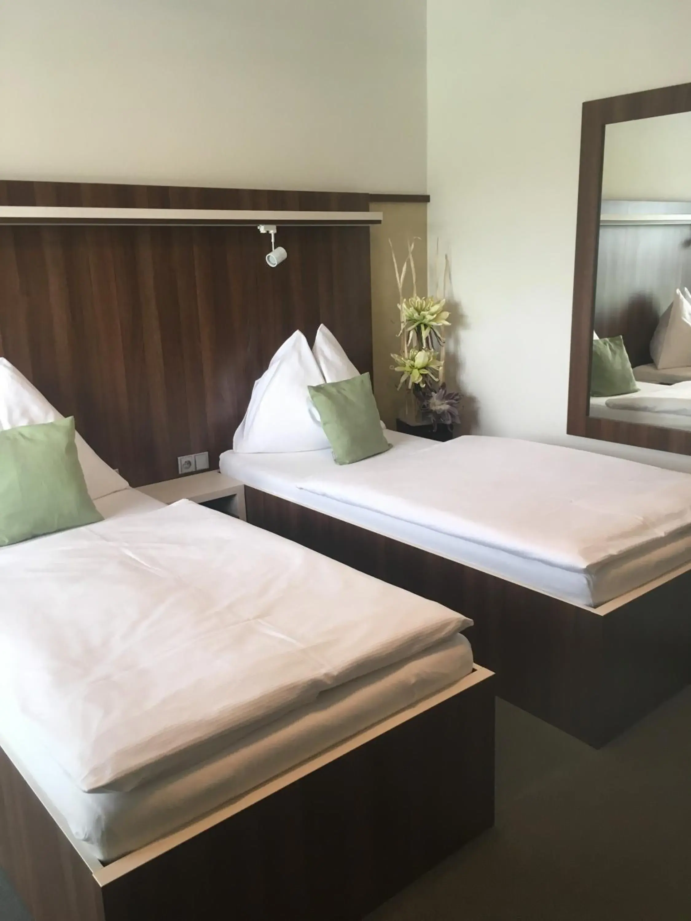 Standard Twin Room - single occupancy in Graphic Hotel Standard Twin Room - single occupancy in Graphic Hotel