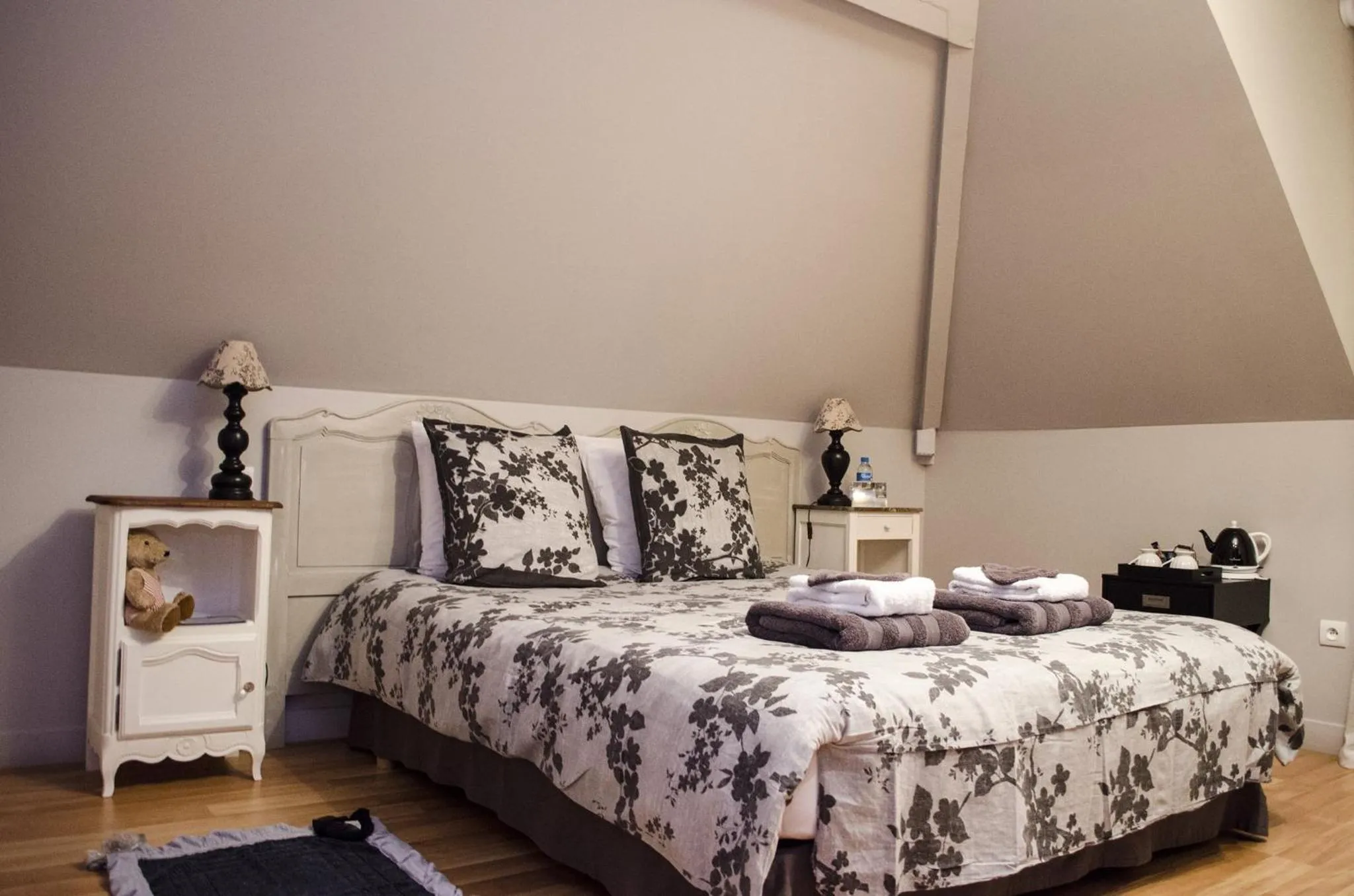 Bedroom, Bed in L'Escarbotine