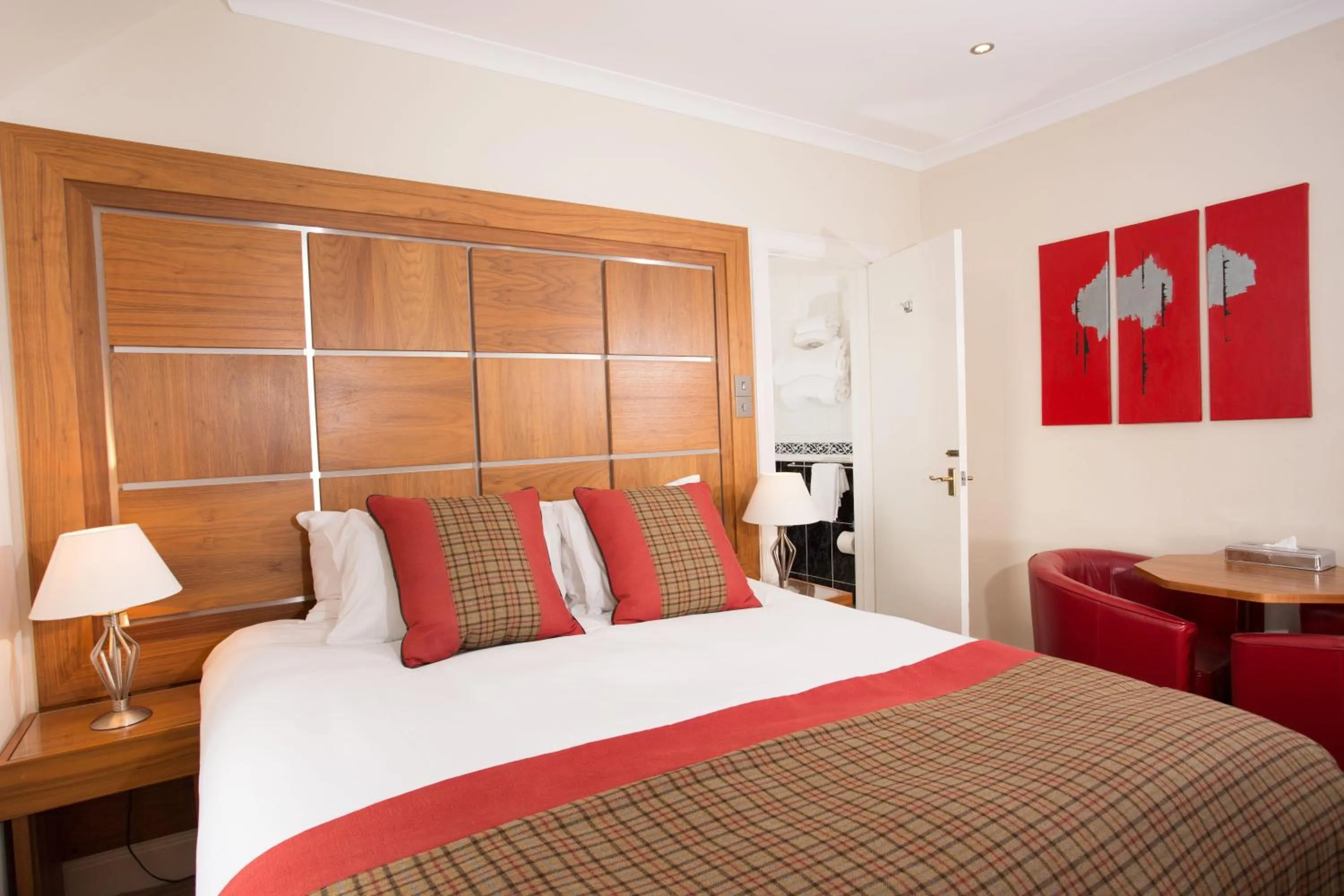 Bedroom, Bed in The Glenmoriston Townhouse Hotel