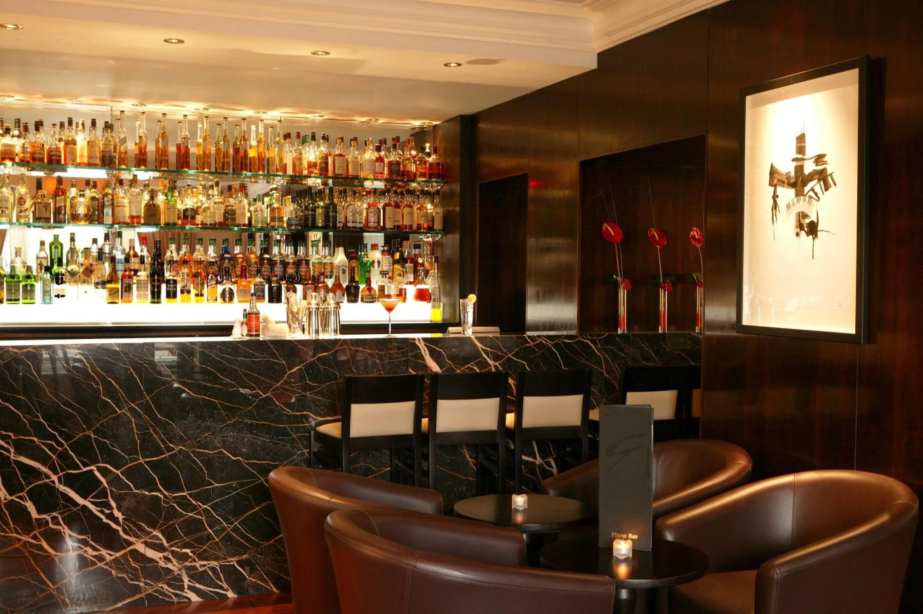Lounge or bar in The Glenmoriston Townhouse Hotel
