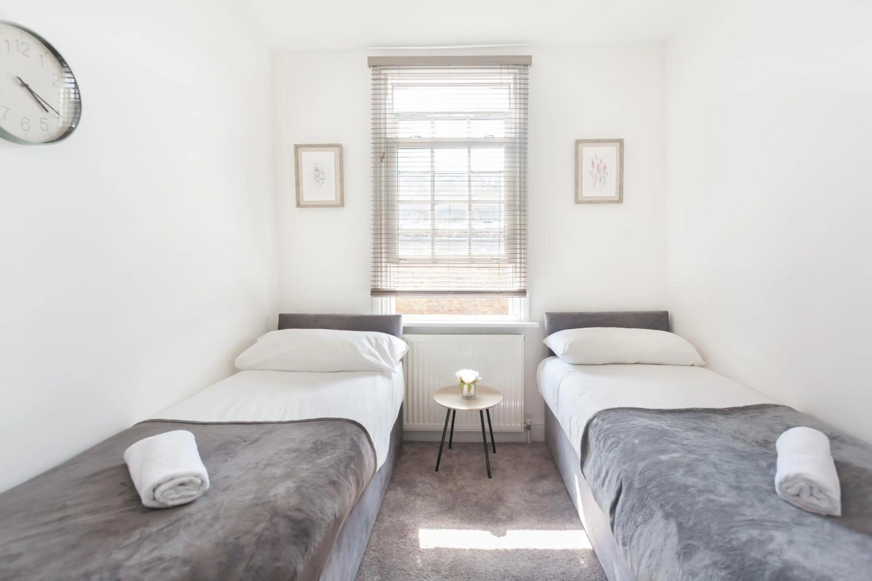 Bedroom, Bed in Camden House