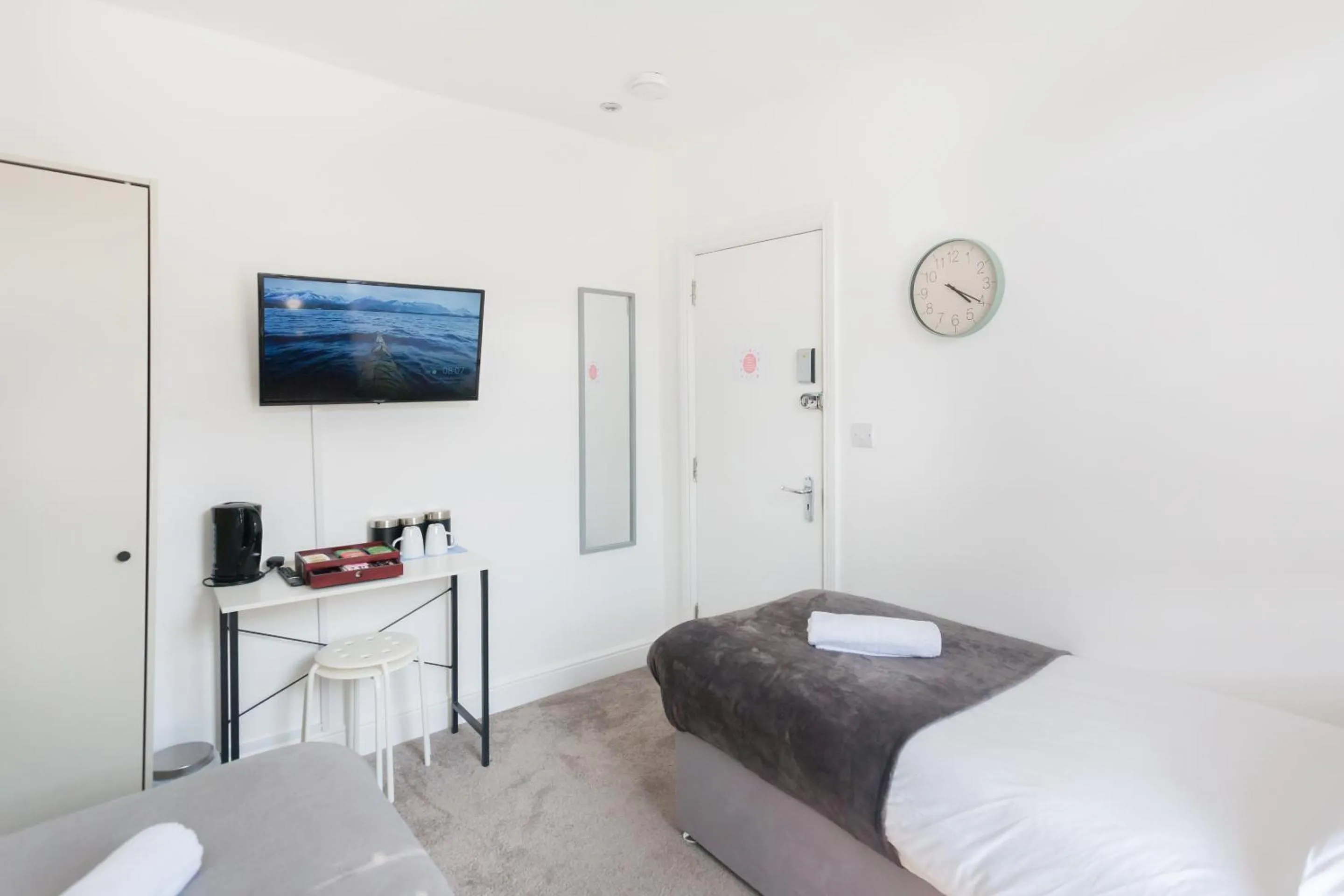 Bedroom, Bed in Camden House