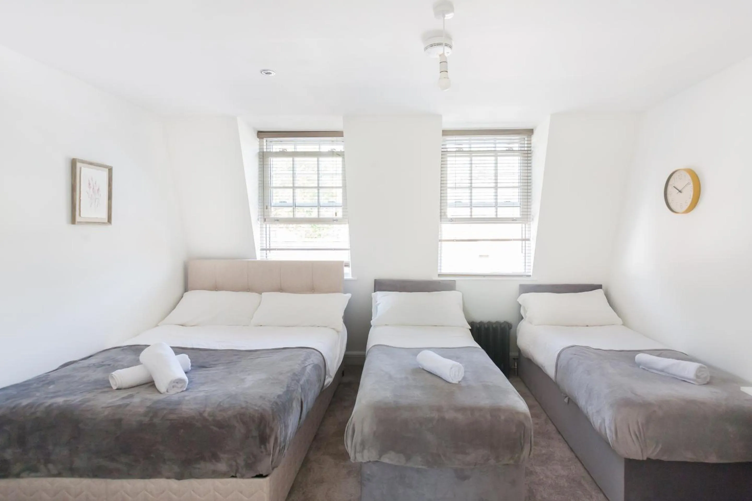 Bedroom, Bed in Camden House