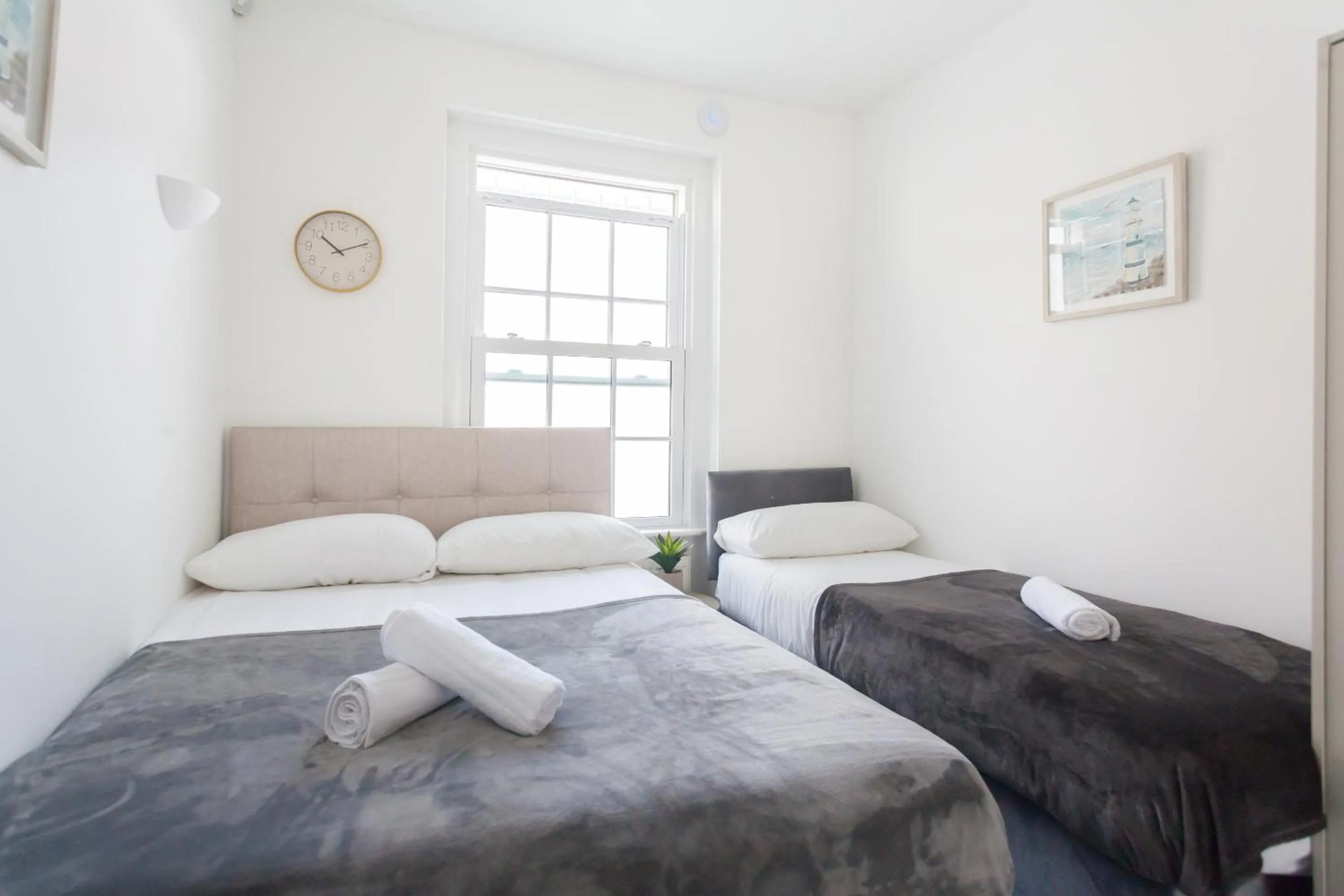 Bedroom, Bed in Camden House