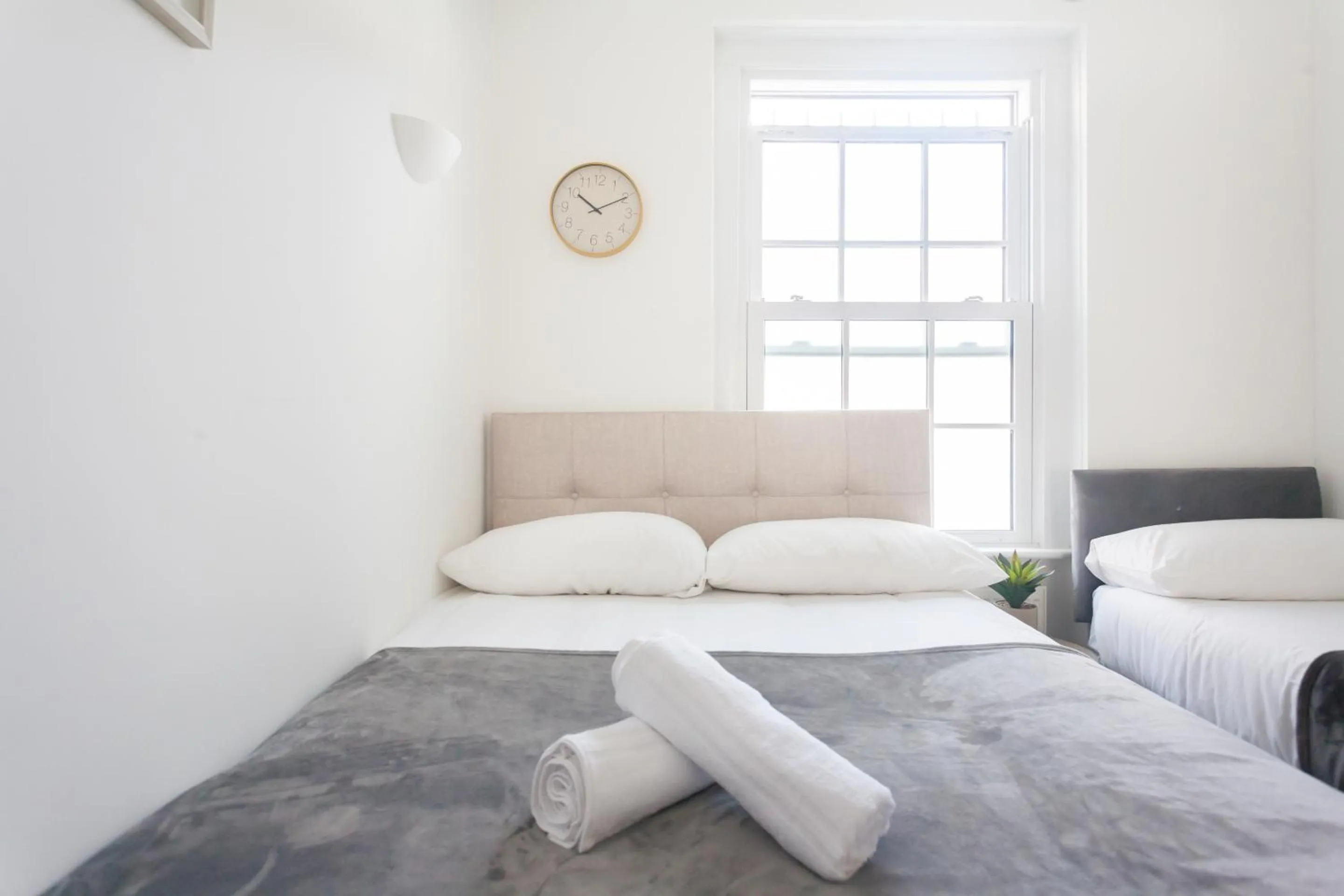 Bedroom, Bed in Camden House