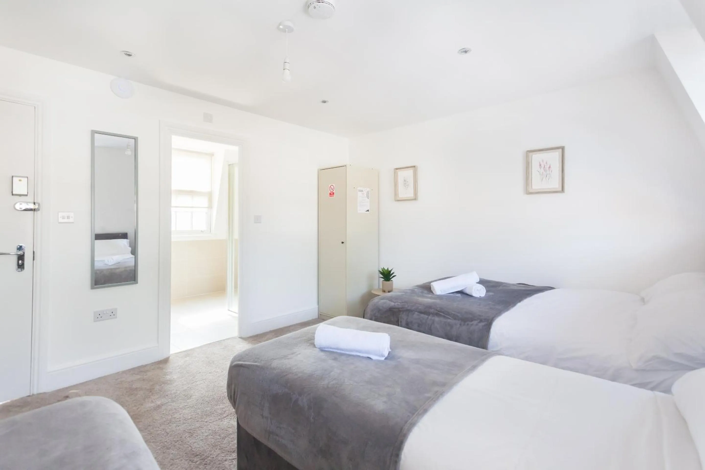 Bedroom, Bed in Camden House