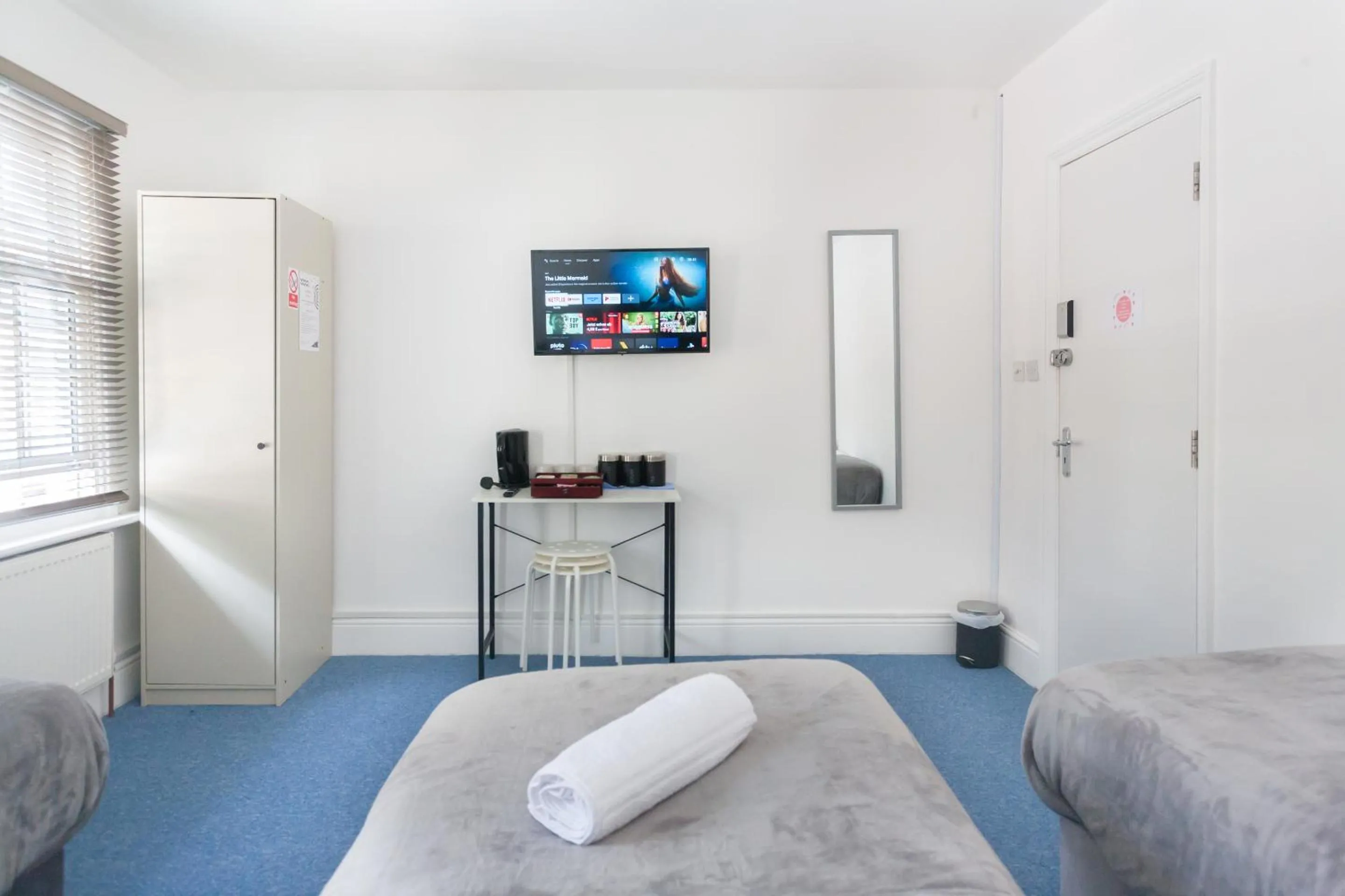 Bedroom, Bed in Camden House