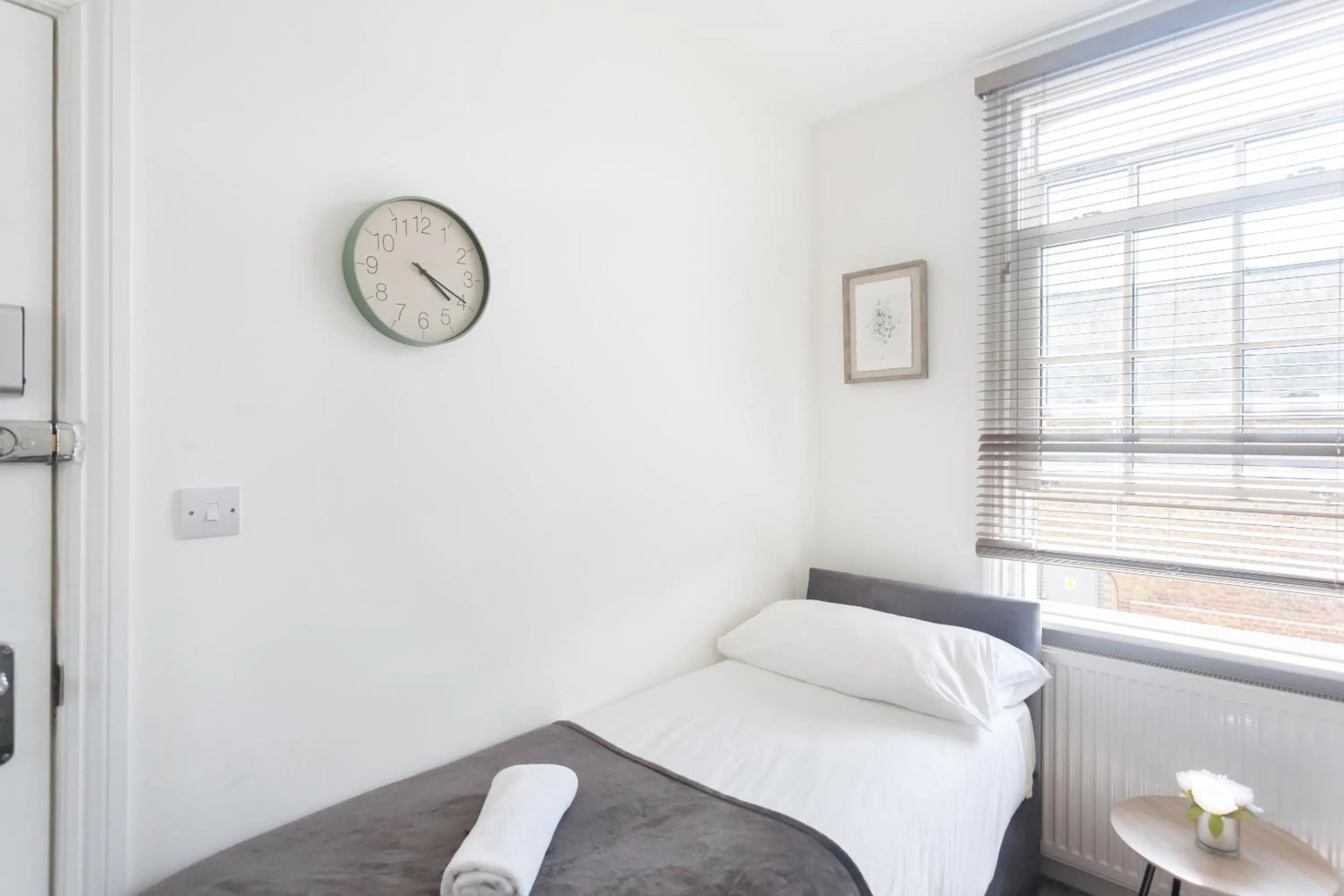 Bedroom, Bed in Camden House