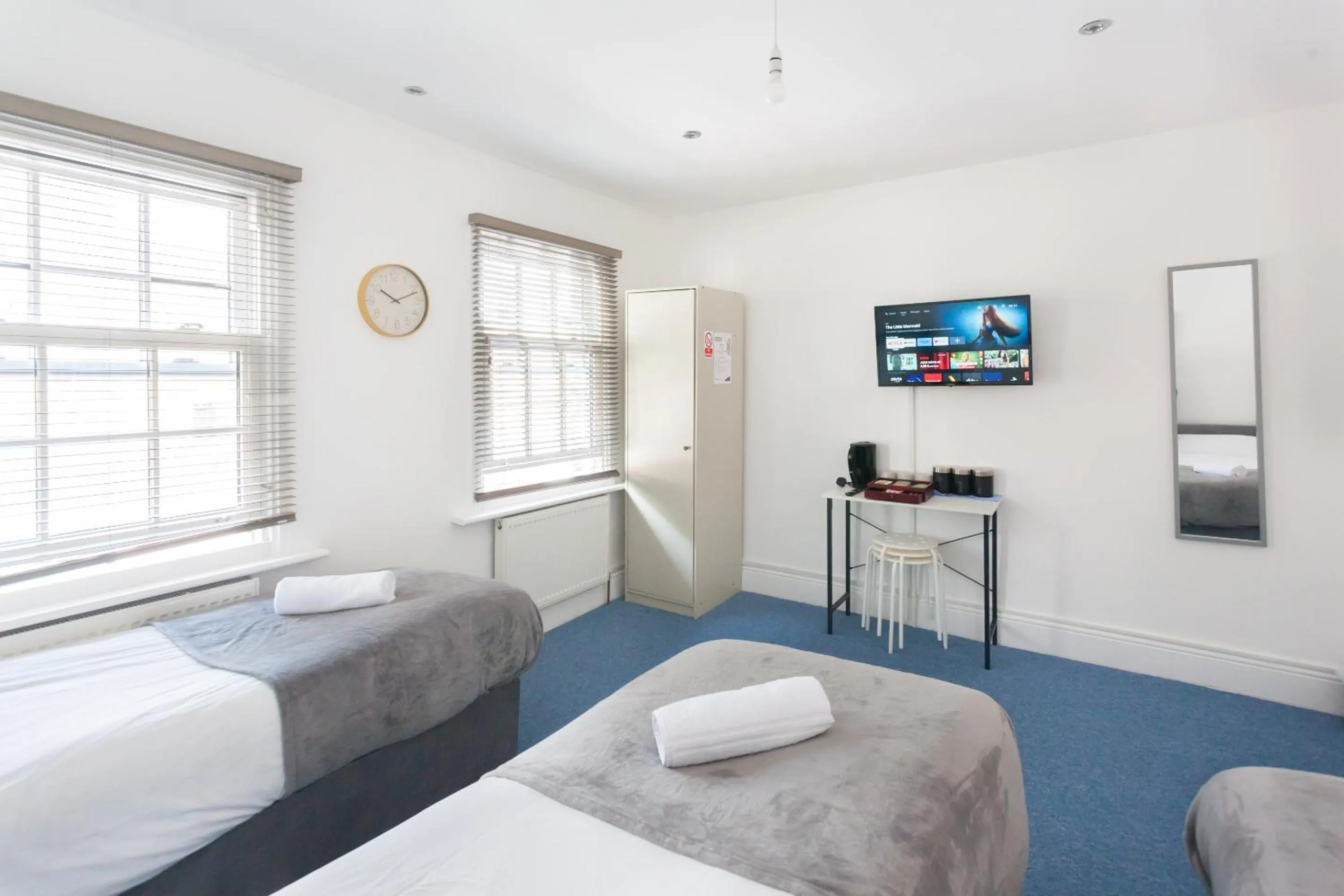 Bedroom, Bed in Camden House
