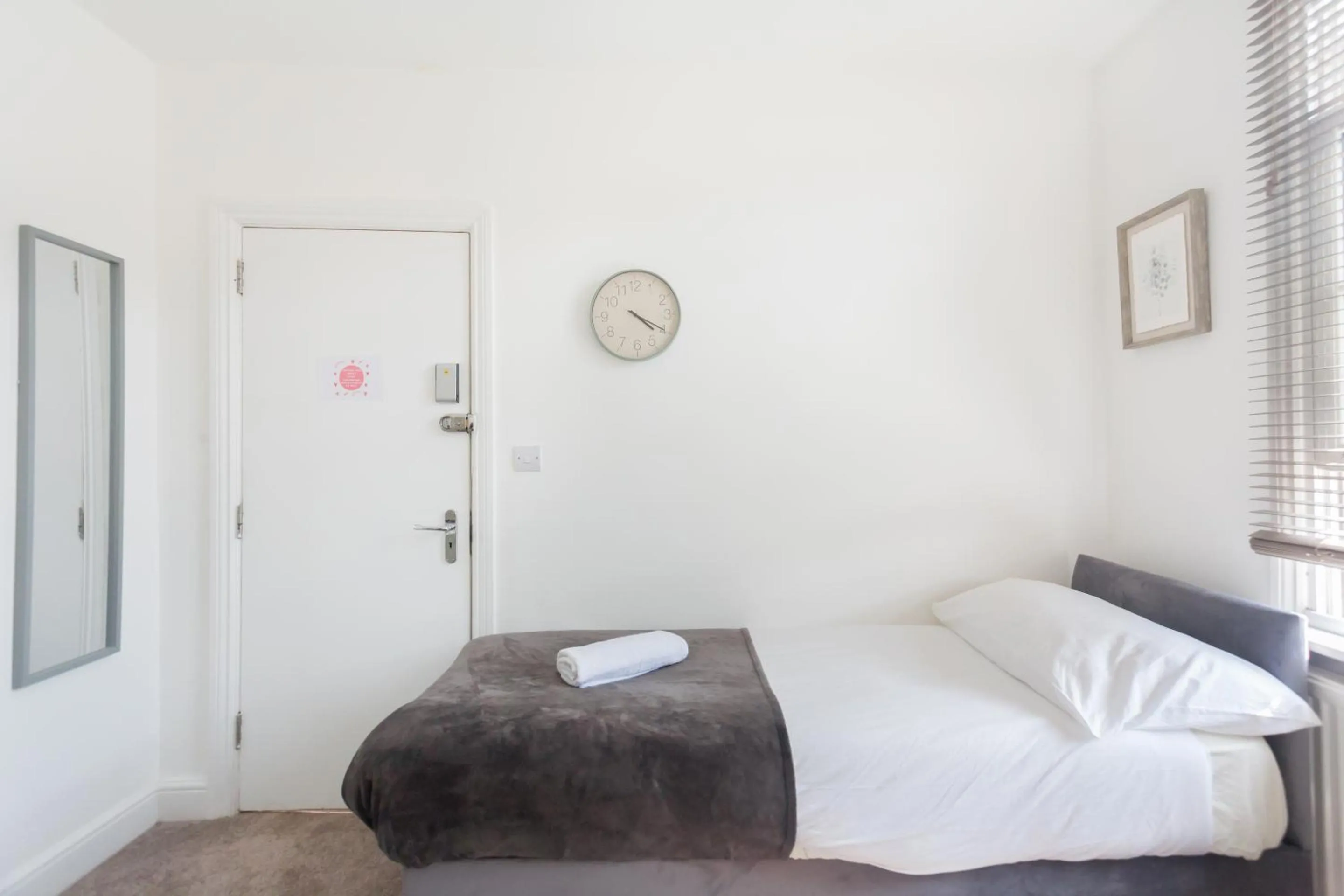 Bedroom, Bed in Camden House