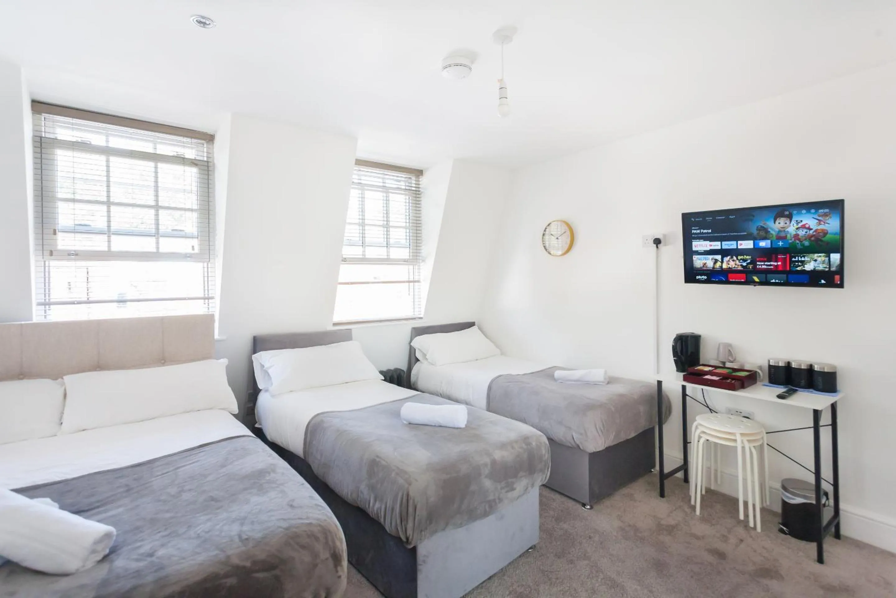 Bedroom, Bed in Camden House