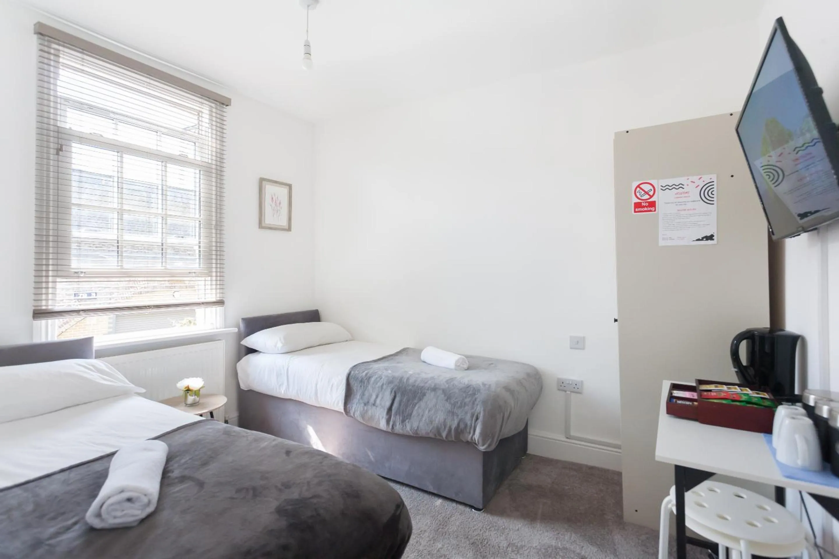 Bedroom, Bed in Camden House