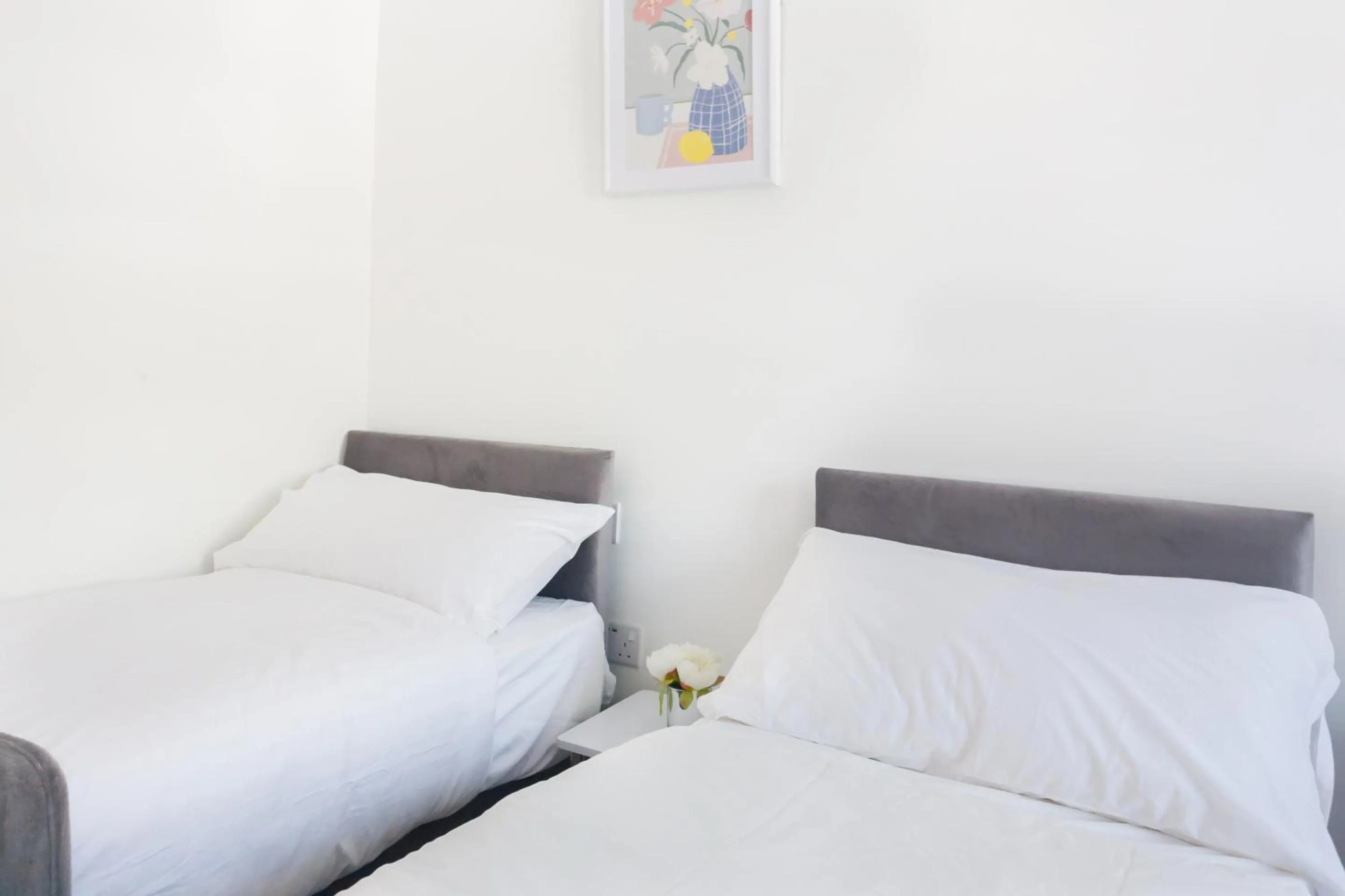 Bedroom, Bed in Camden House