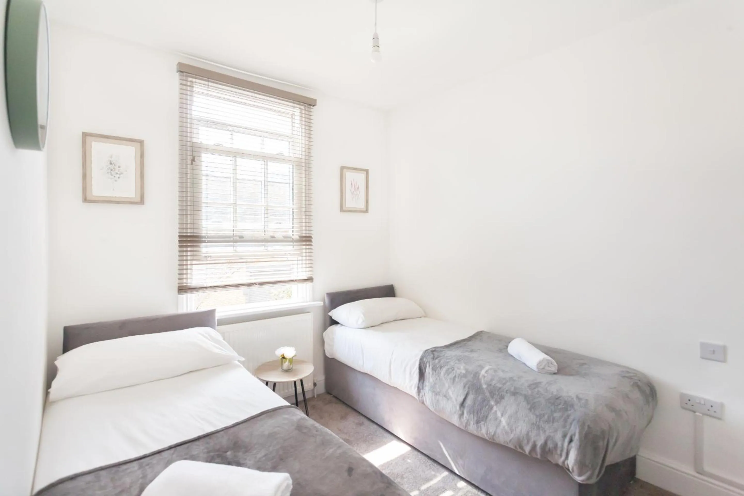 Bedroom, Bed in Camden House